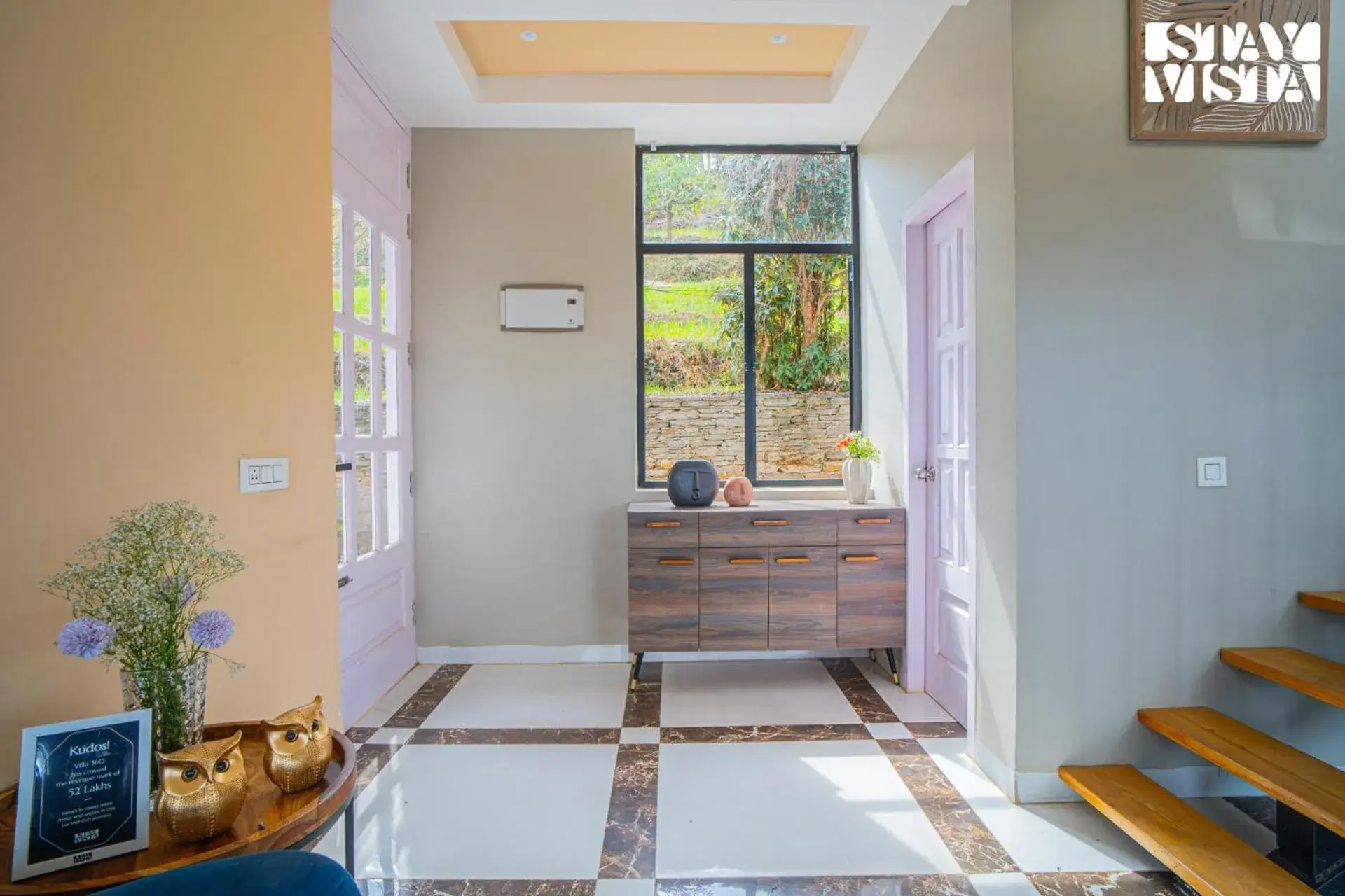 Living room in StayVista at Mountain Melody with Heater & Indoor-Outdoor Games Living room in StayVista at Mountain Melody with Heater & Indoor-Outdoor Games