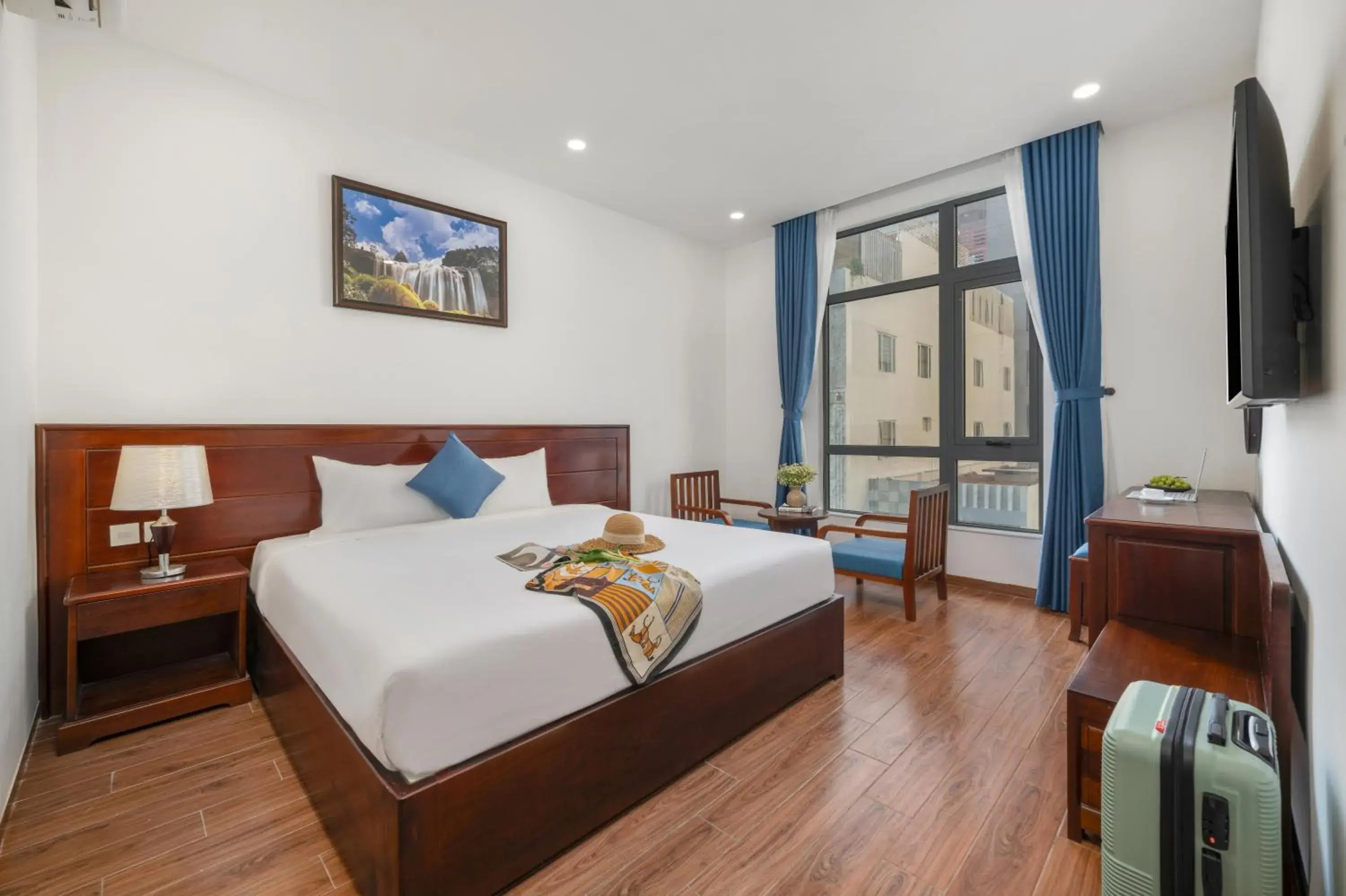 Deluxe Double Room in Sea Near Me Hotel Danang Deluxe Double Room in Sea Near Me Hotel Danang