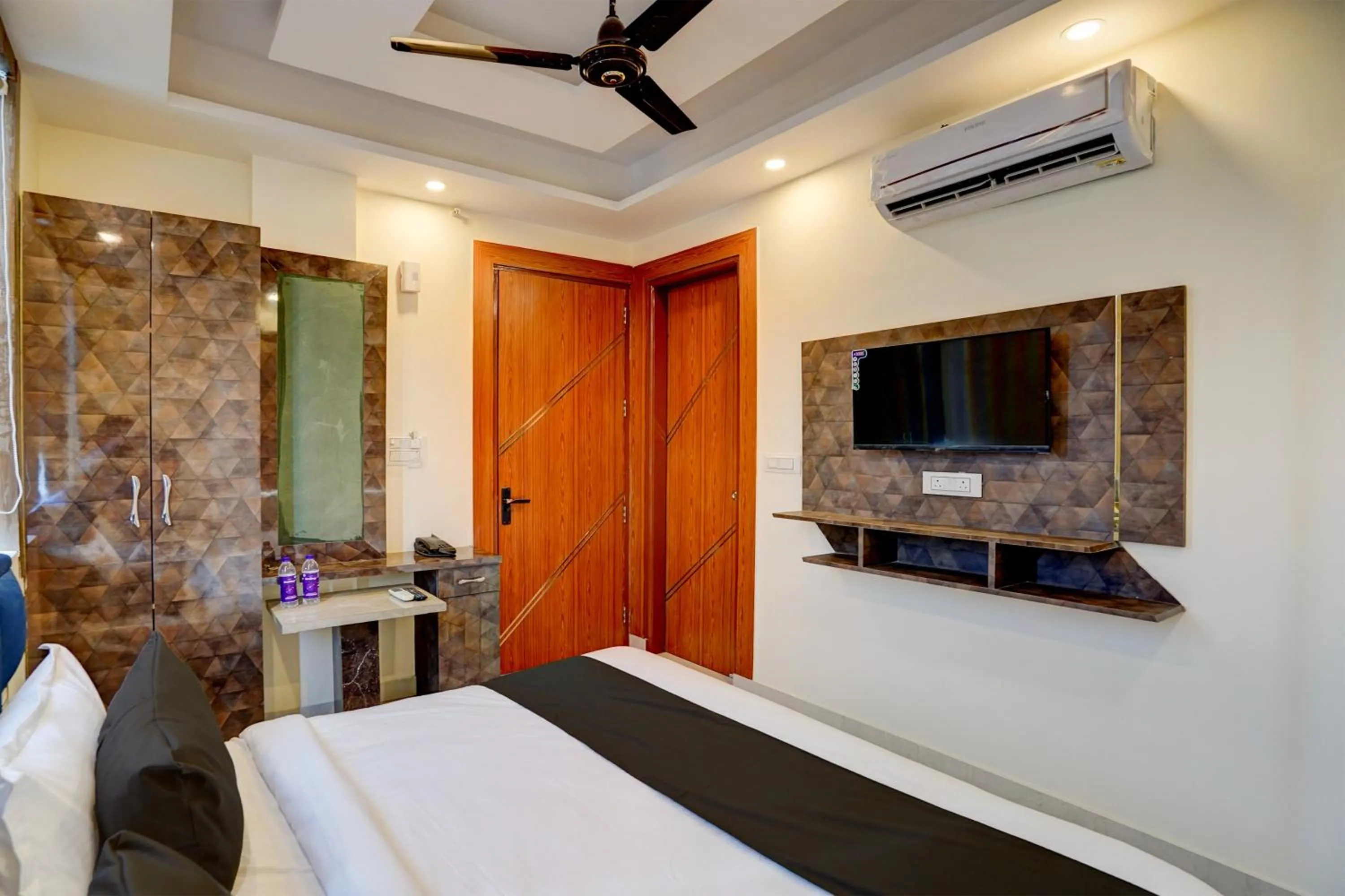 Bedroom, Bed in Hotel O Red Diamond Hotel