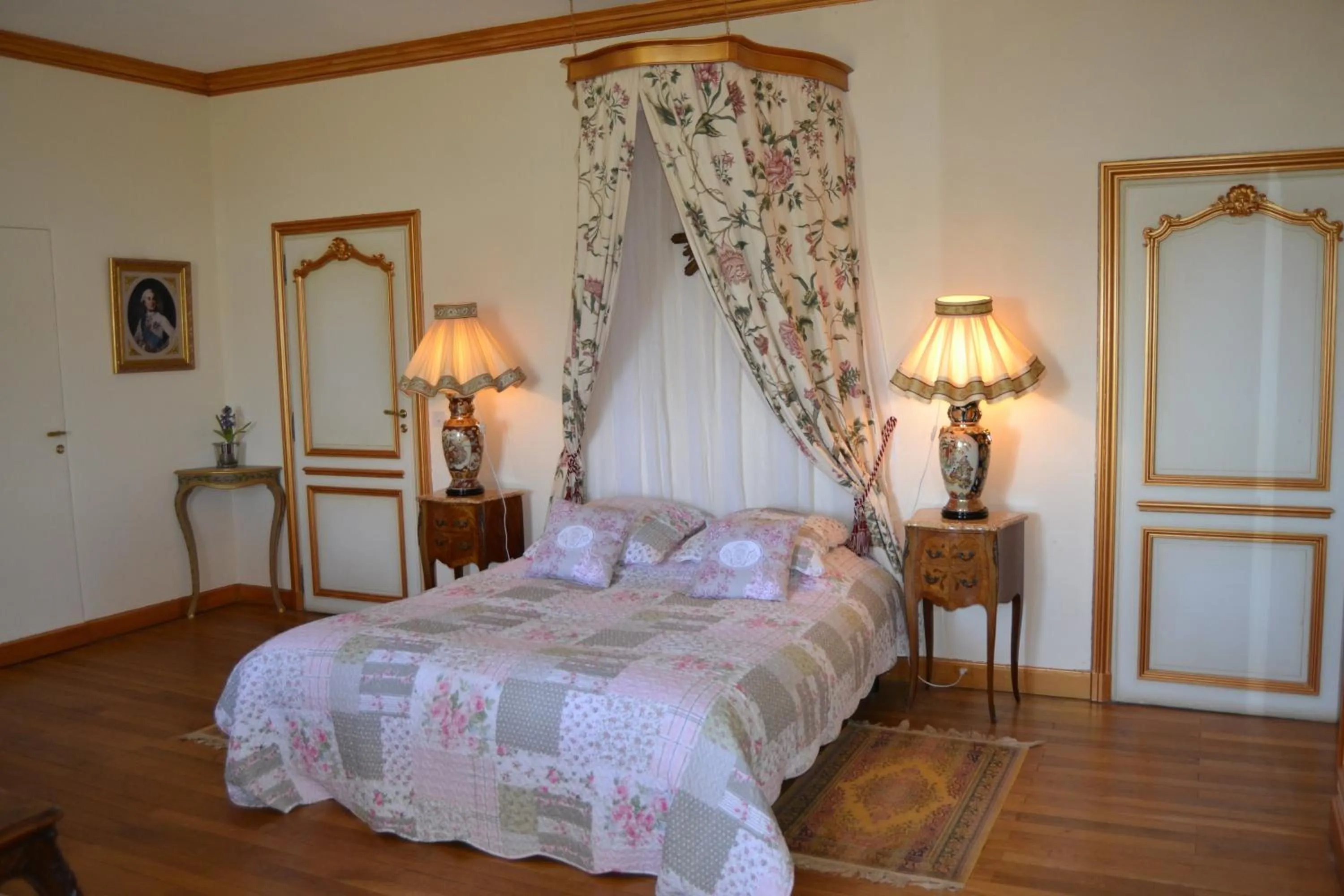Double Room with Garden View in Château de Peufeilhoux