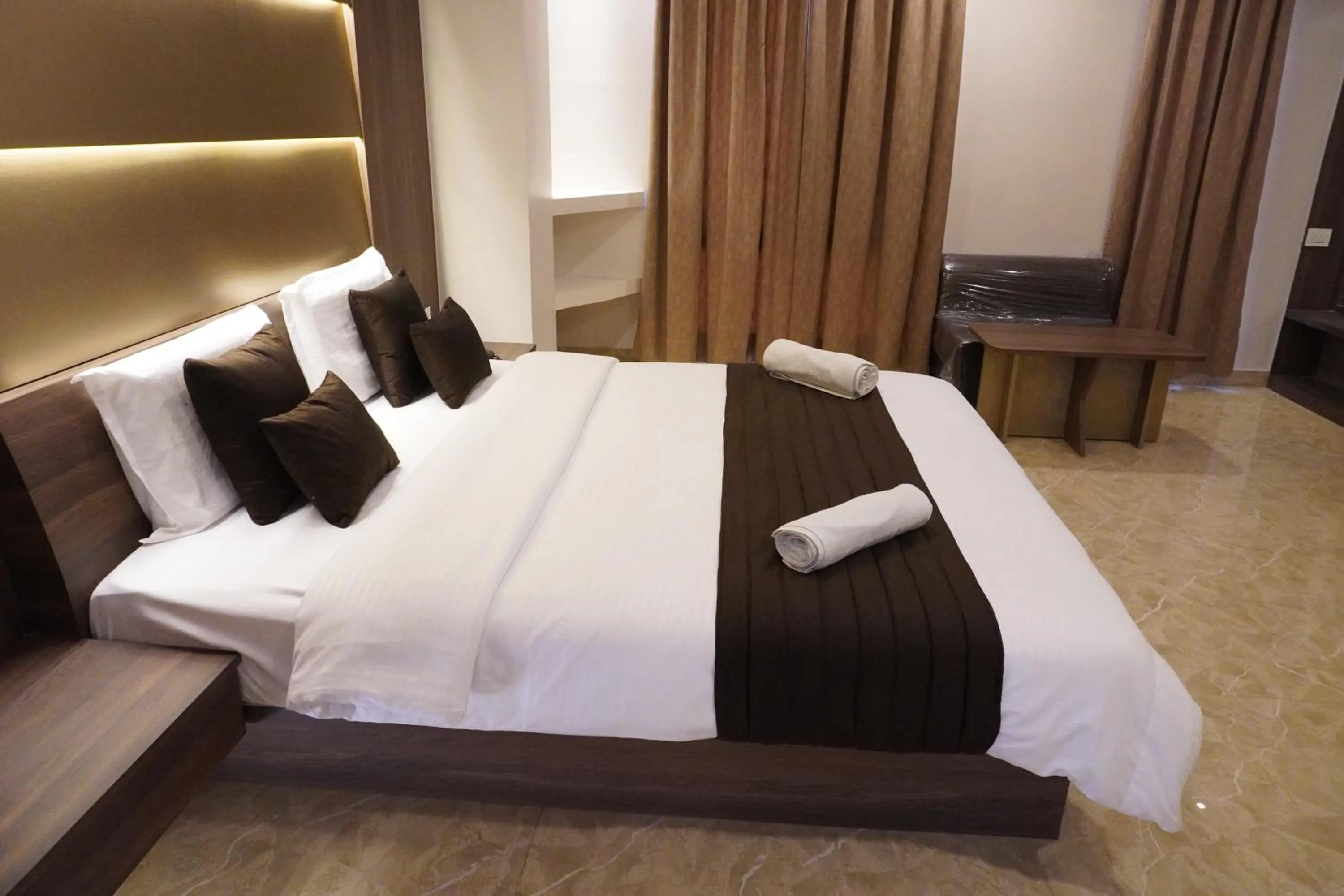 Bedroom, Bed in HSM Grand Inn, Chittoor