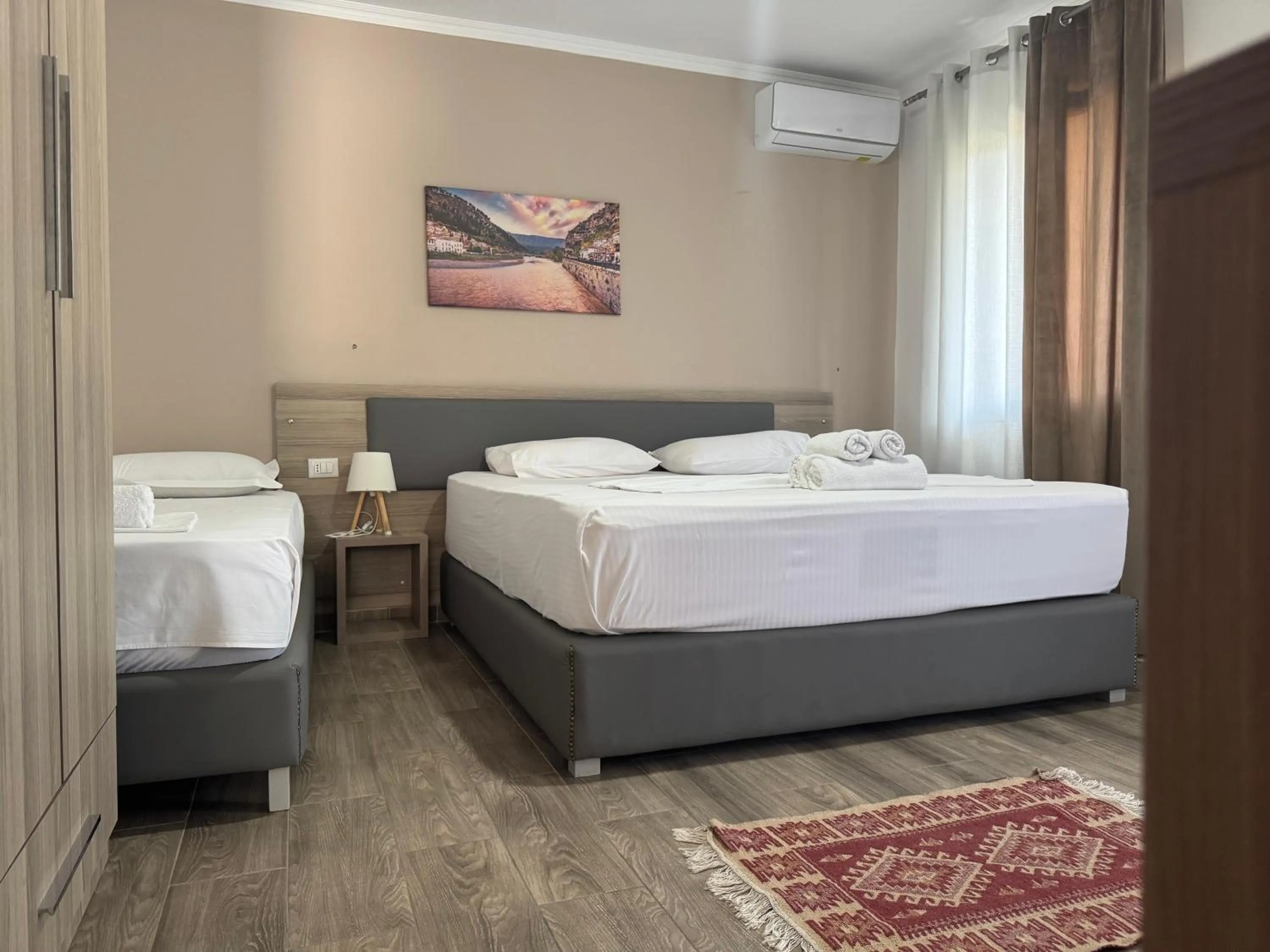 Photo of the whole room in Te Gjyshi