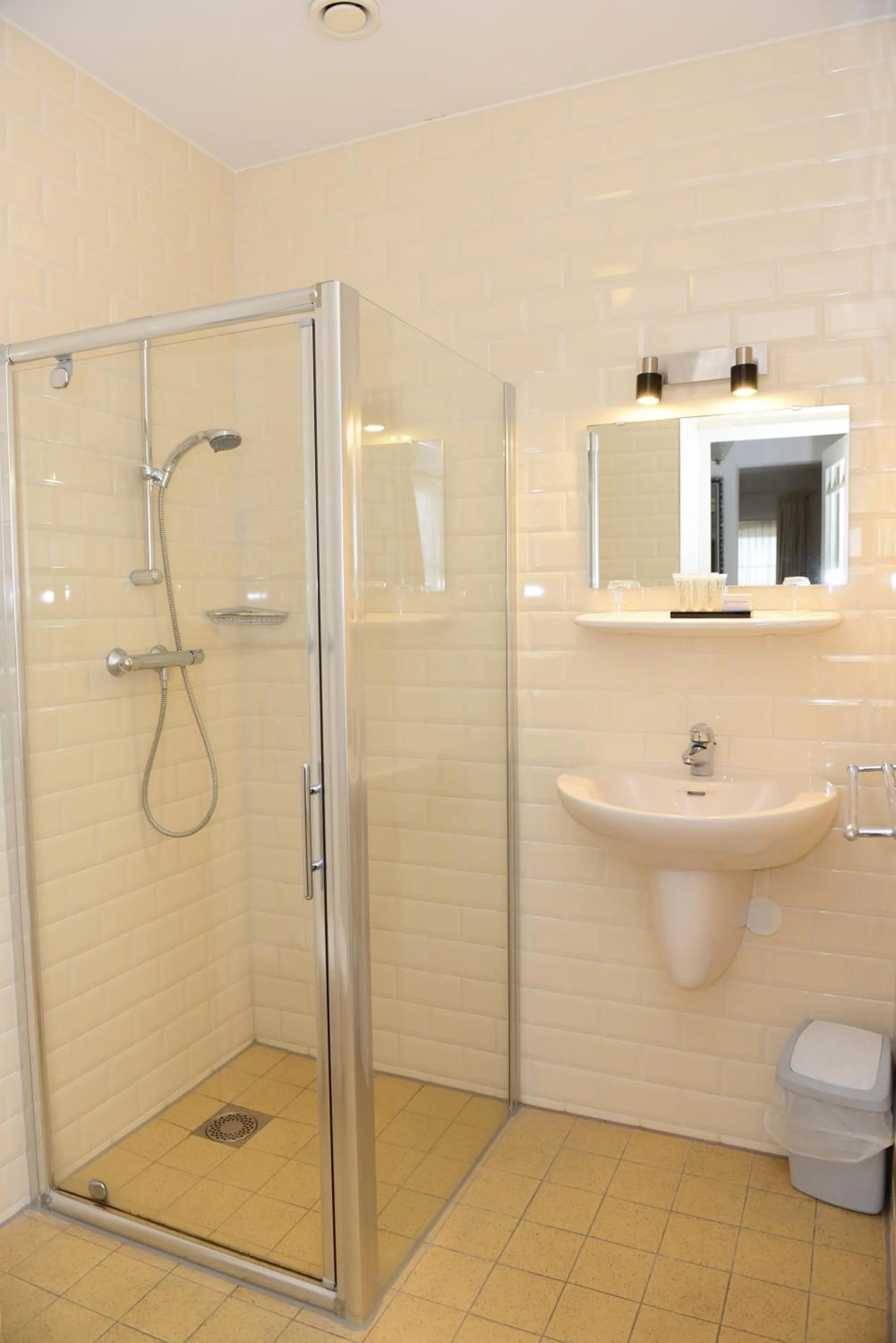 Photo of the whole room in Havenhotel At Sea Texel