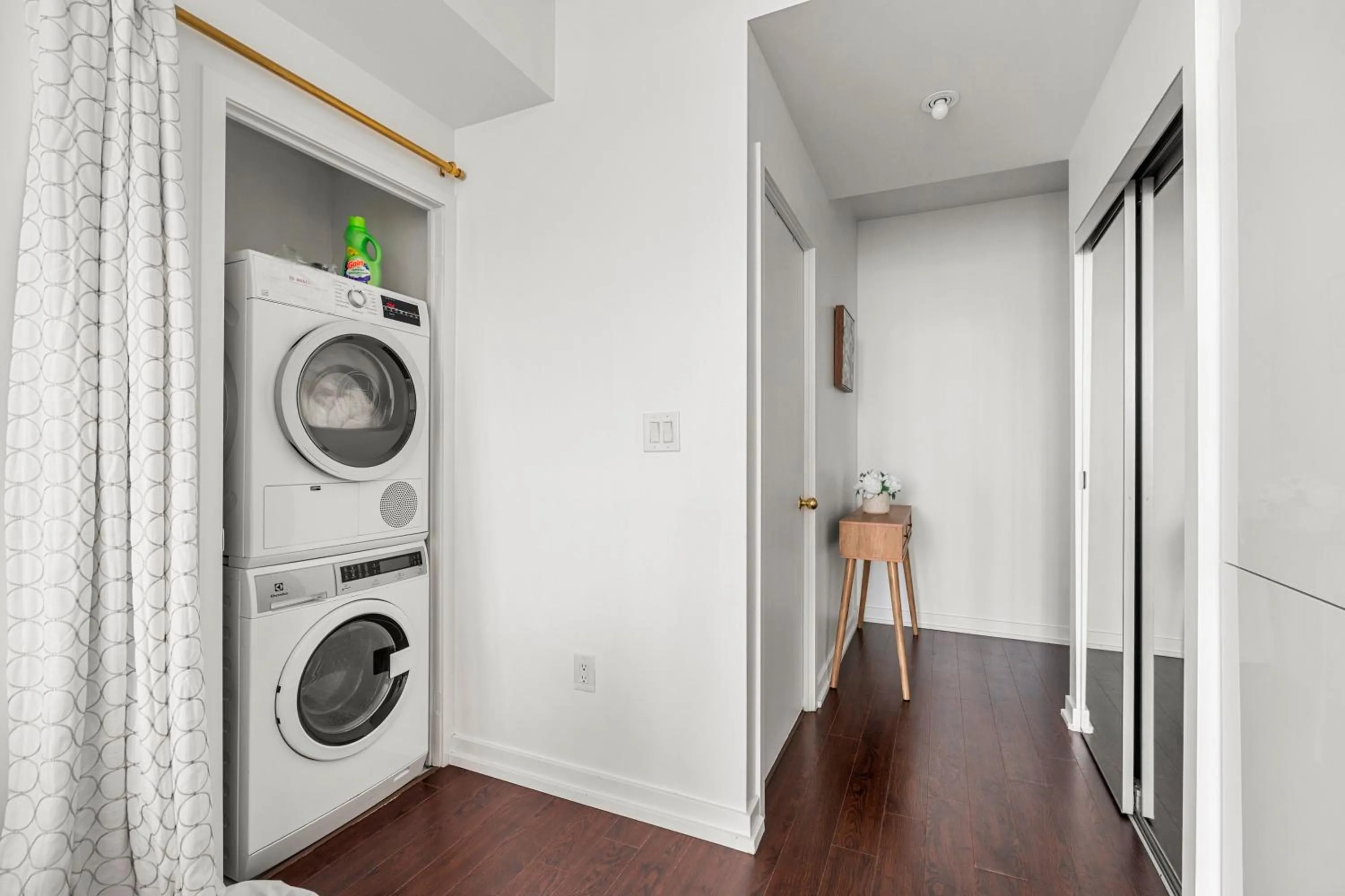 washing machine in GLOBALSTAY Elegant Downtown Apartments