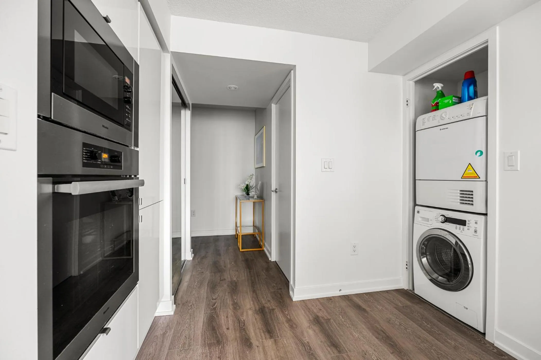 washing machine in GLOBALSTAY Elegant Downtown Apartments