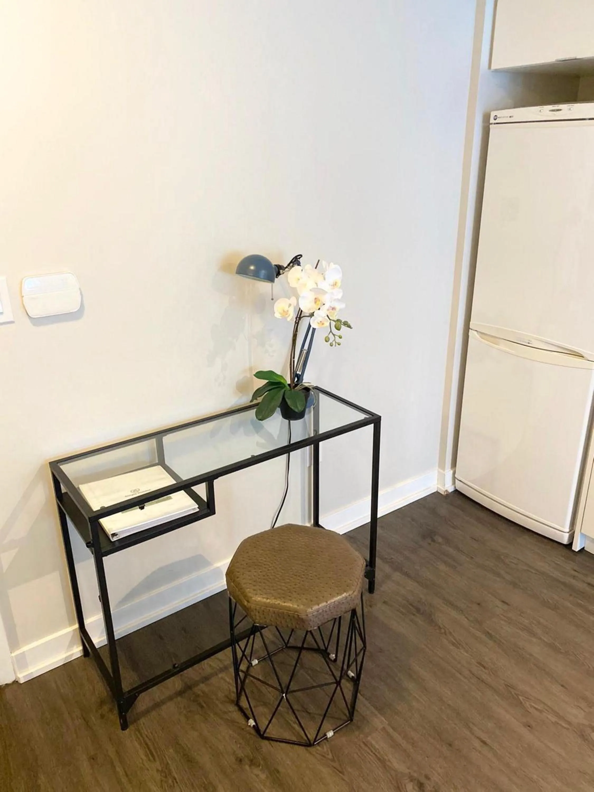 hair dresser in GLOBALSTAY Elegant Downtown Apartments