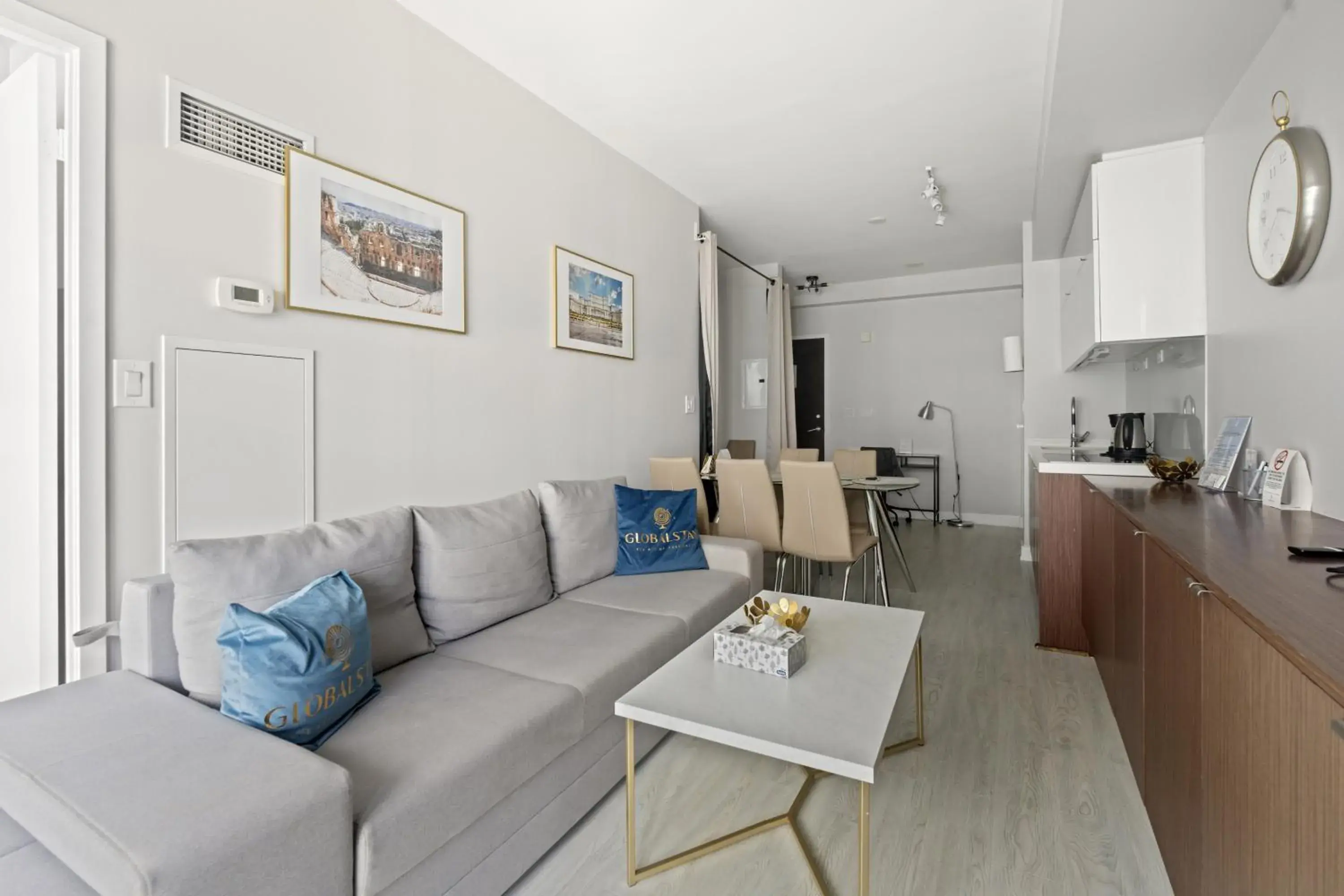 Kitchen or kitchenette in GLOBALSTAY Elegant Downtown Apartments Kitchen or kitchenette in GLOBALSTAY Elegant Downtown Apartments