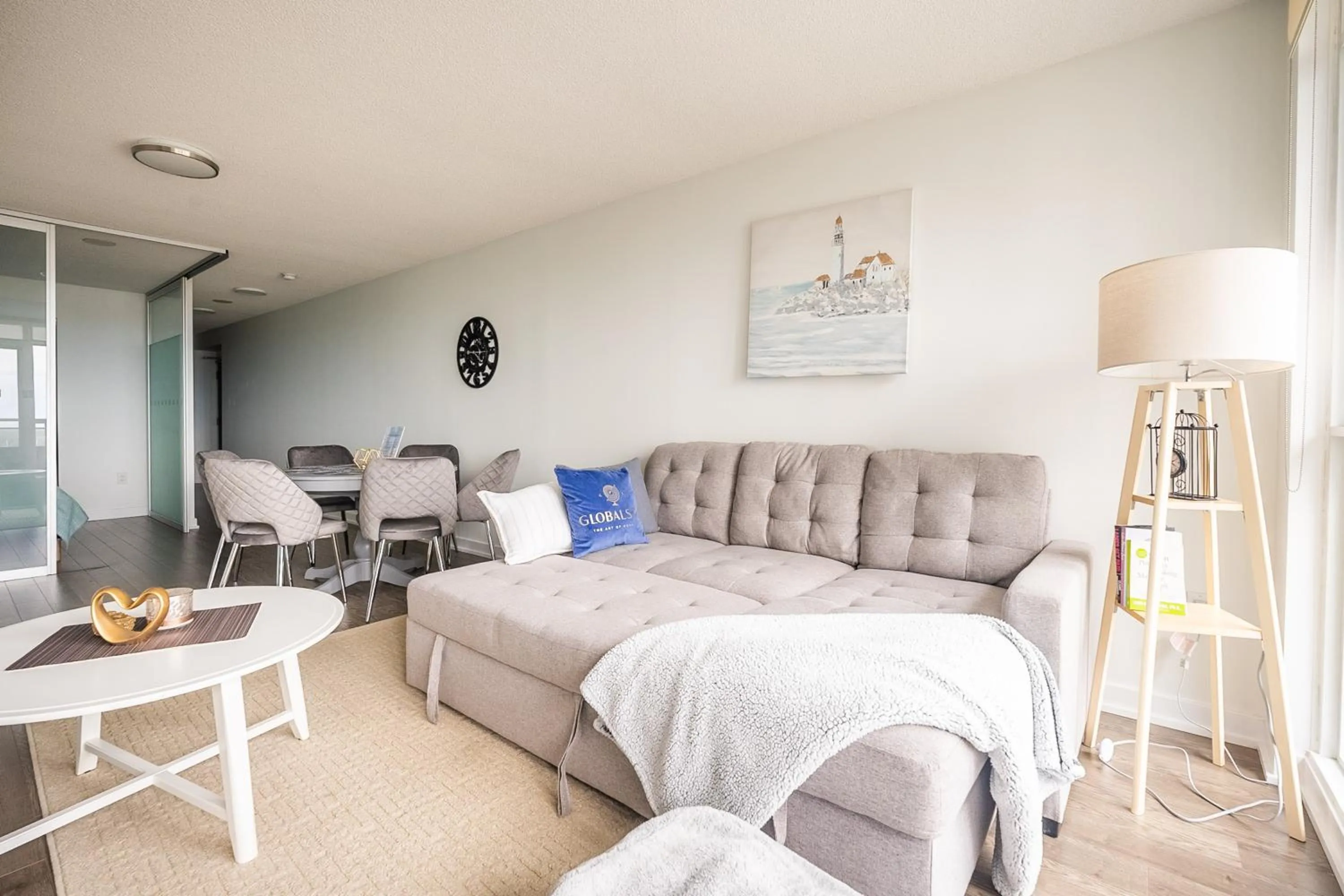 Living room in GLOBALSTAY Elegant Downtown Apartments