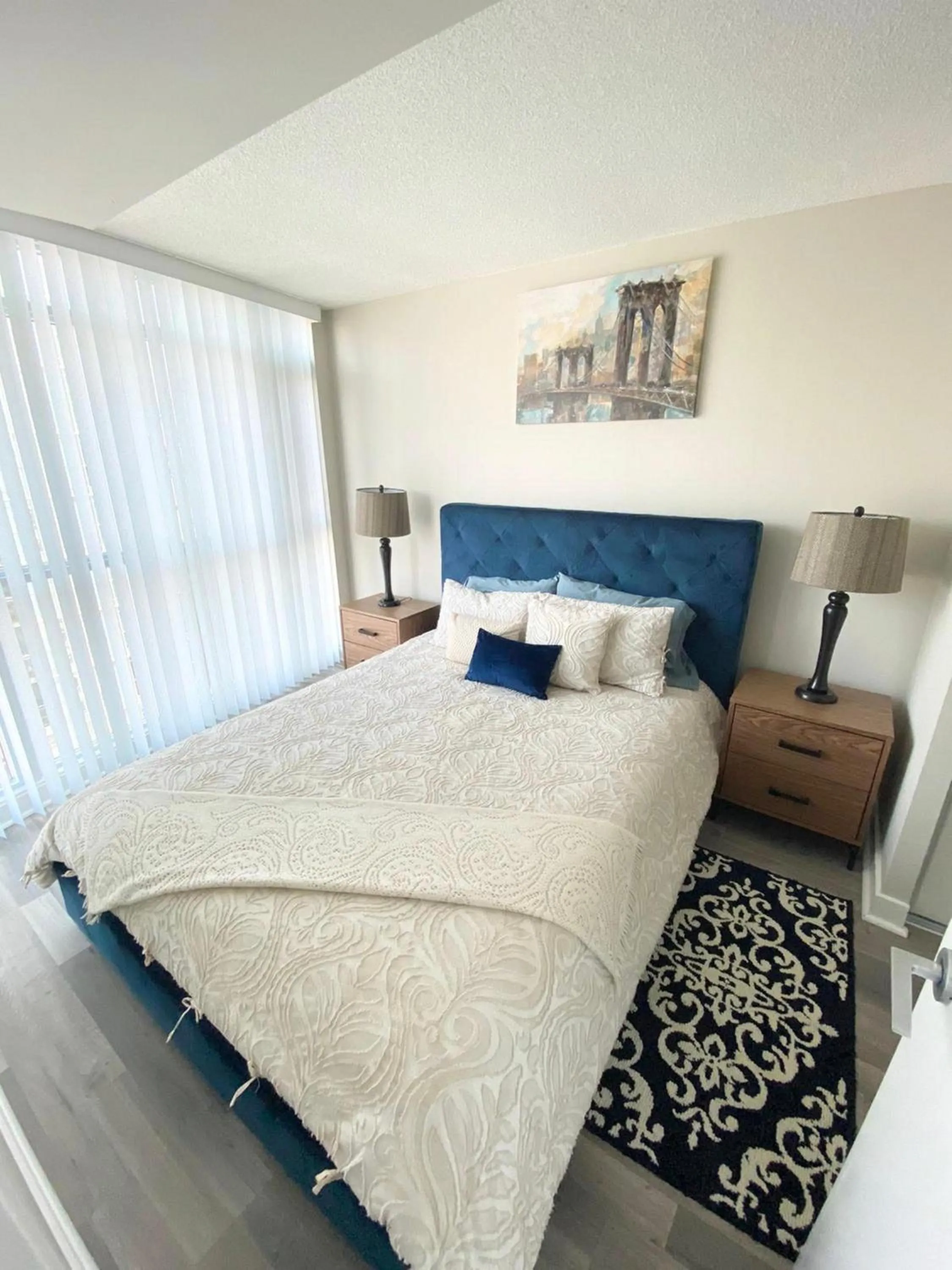 Bed in GLOBALSTAY Elegant Downtown Apartments