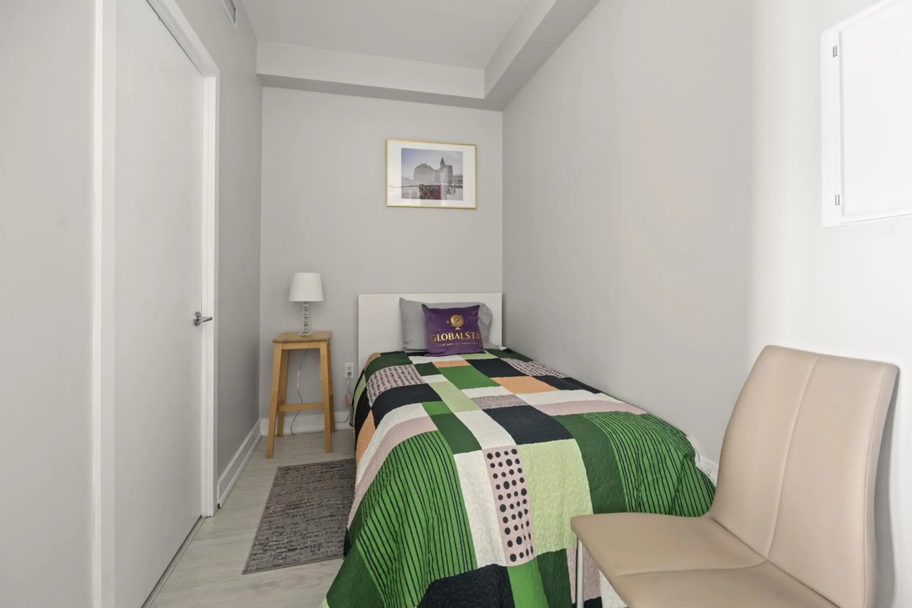 Bed in GLOBALSTAY Elegant Downtown Apartments Bed in GLOBALSTAY Elegant Downtown Apartments