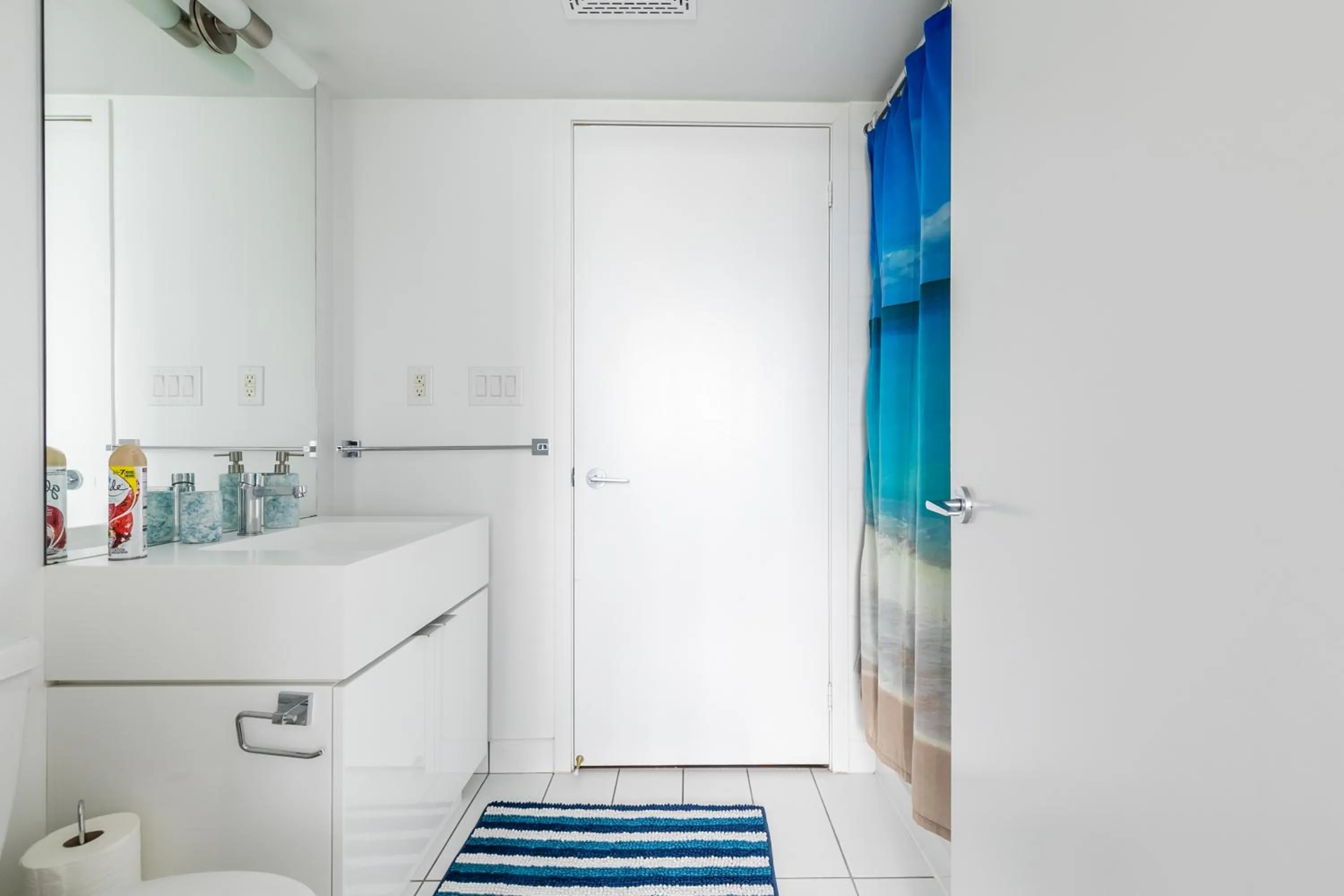 Bathroom in GLOBALSTAY Elegant Downtown Apartments