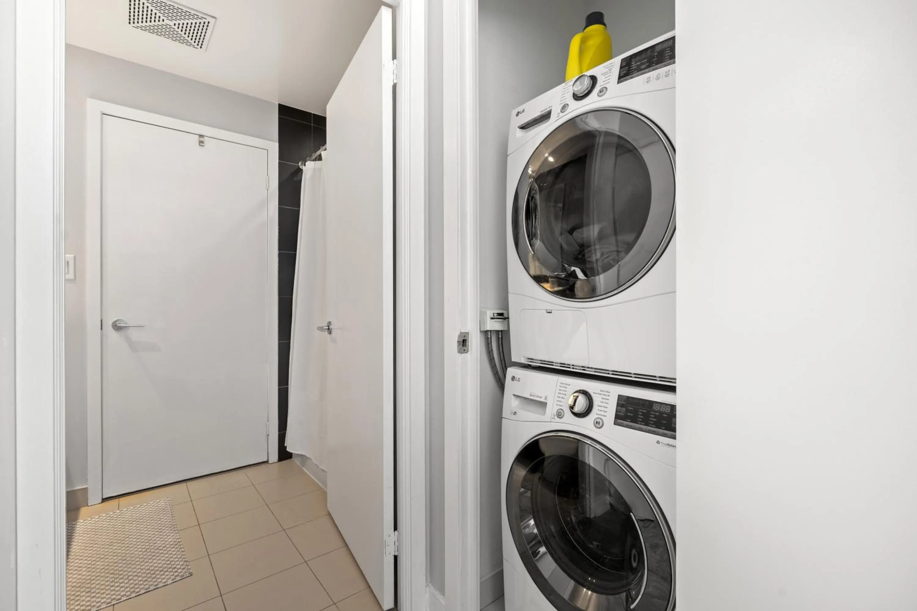 washing machine in GLOBALSTAY Elegant Downtown Apartments