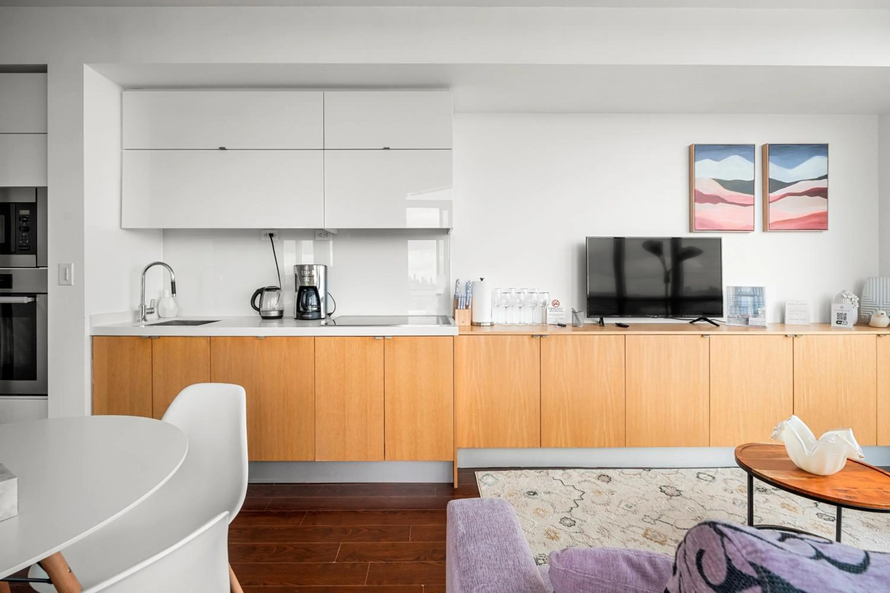 Kitchen or kitchenette in GLOBALSTAY Elegant Downtown Apartments