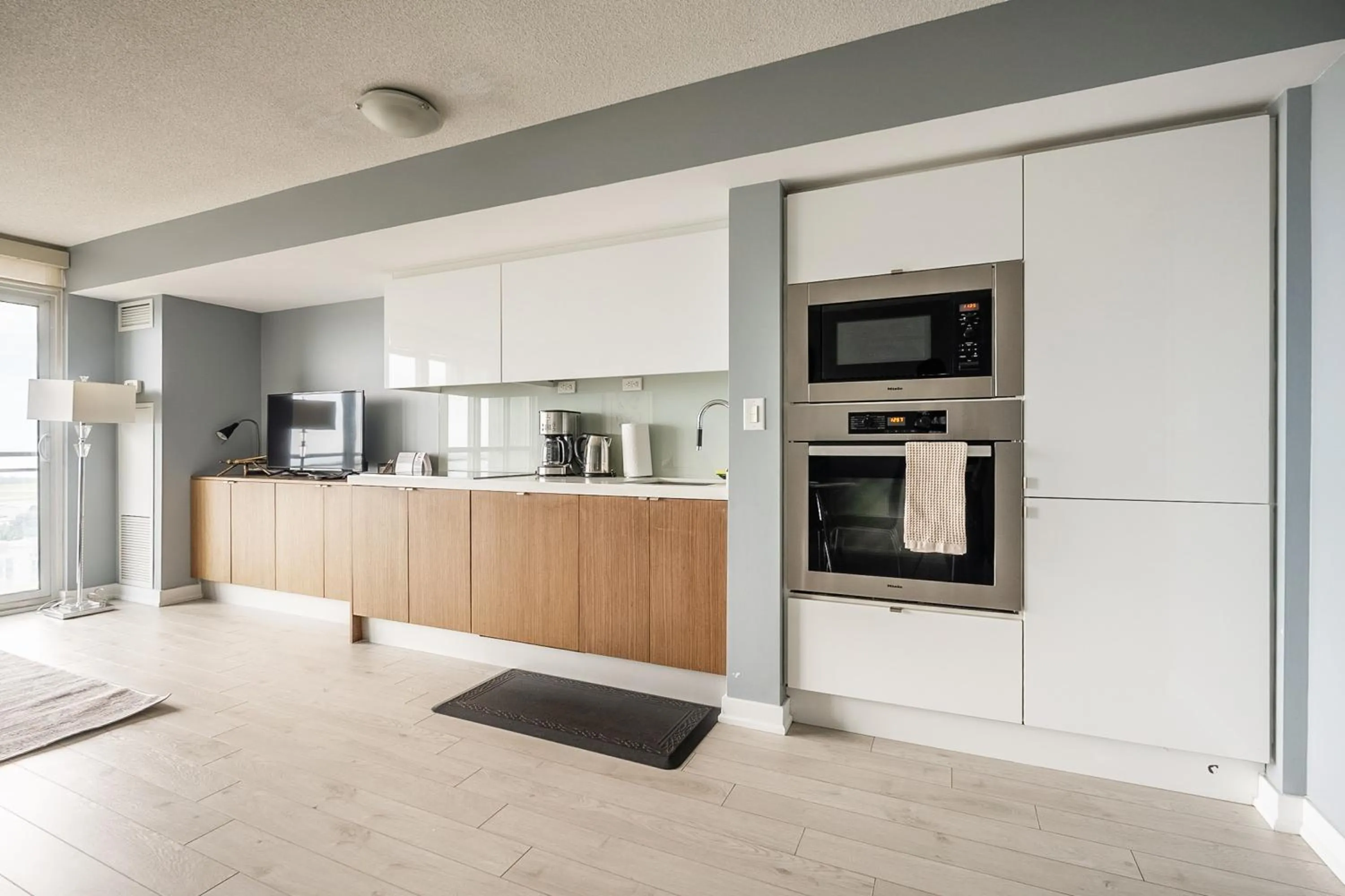 Kitchen or kitchenette in GLOBALSTAY Elegant Downtown Apartments