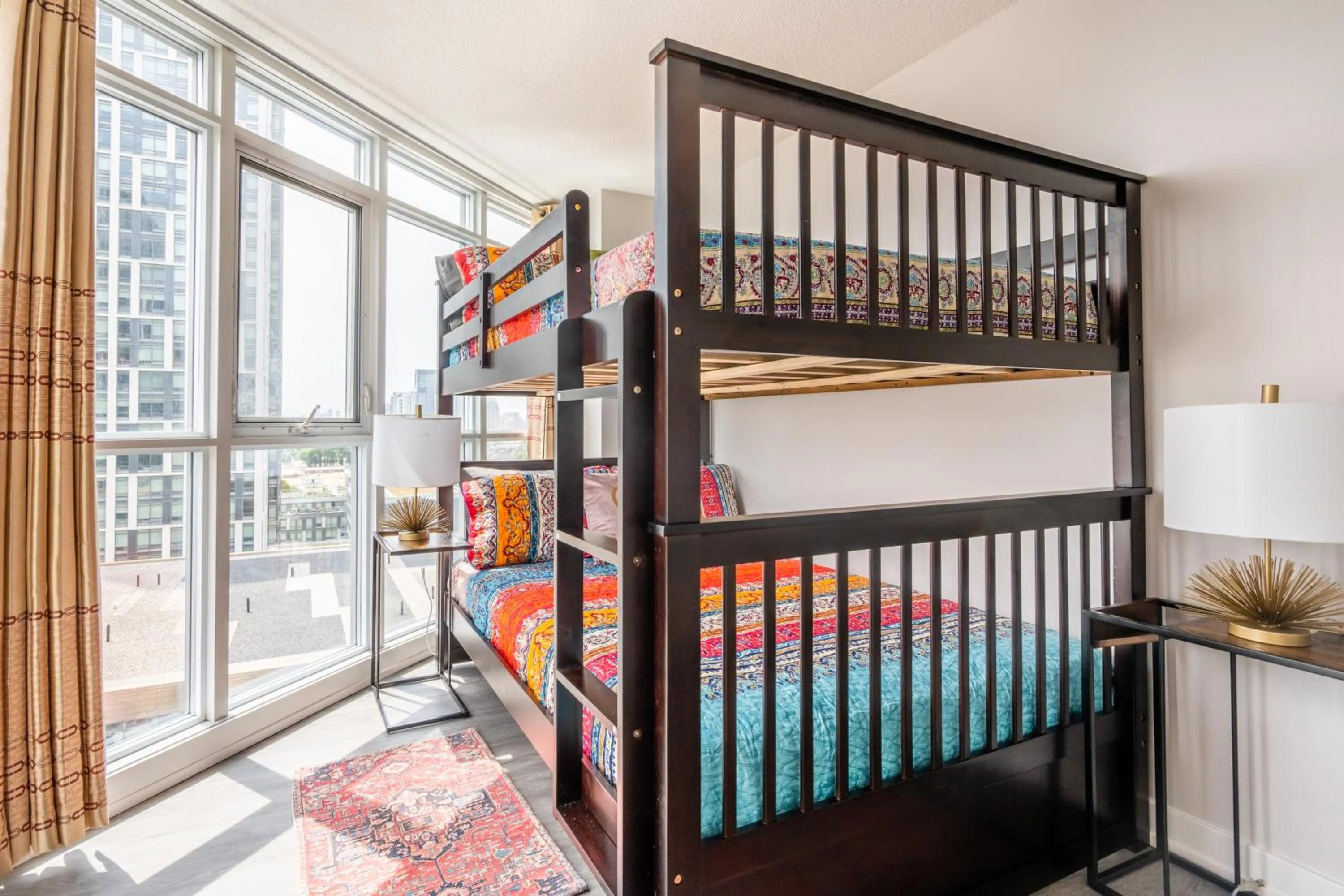 Bed in GLOBALSTAY Elegant Downtown Apartments