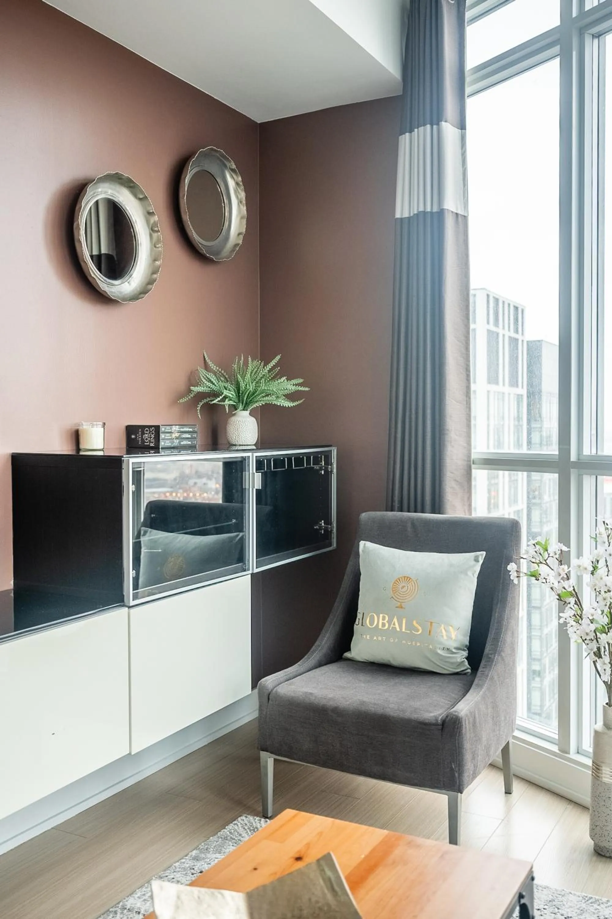 Living room in GLOBALSTAY Elegant Downtown Apartments