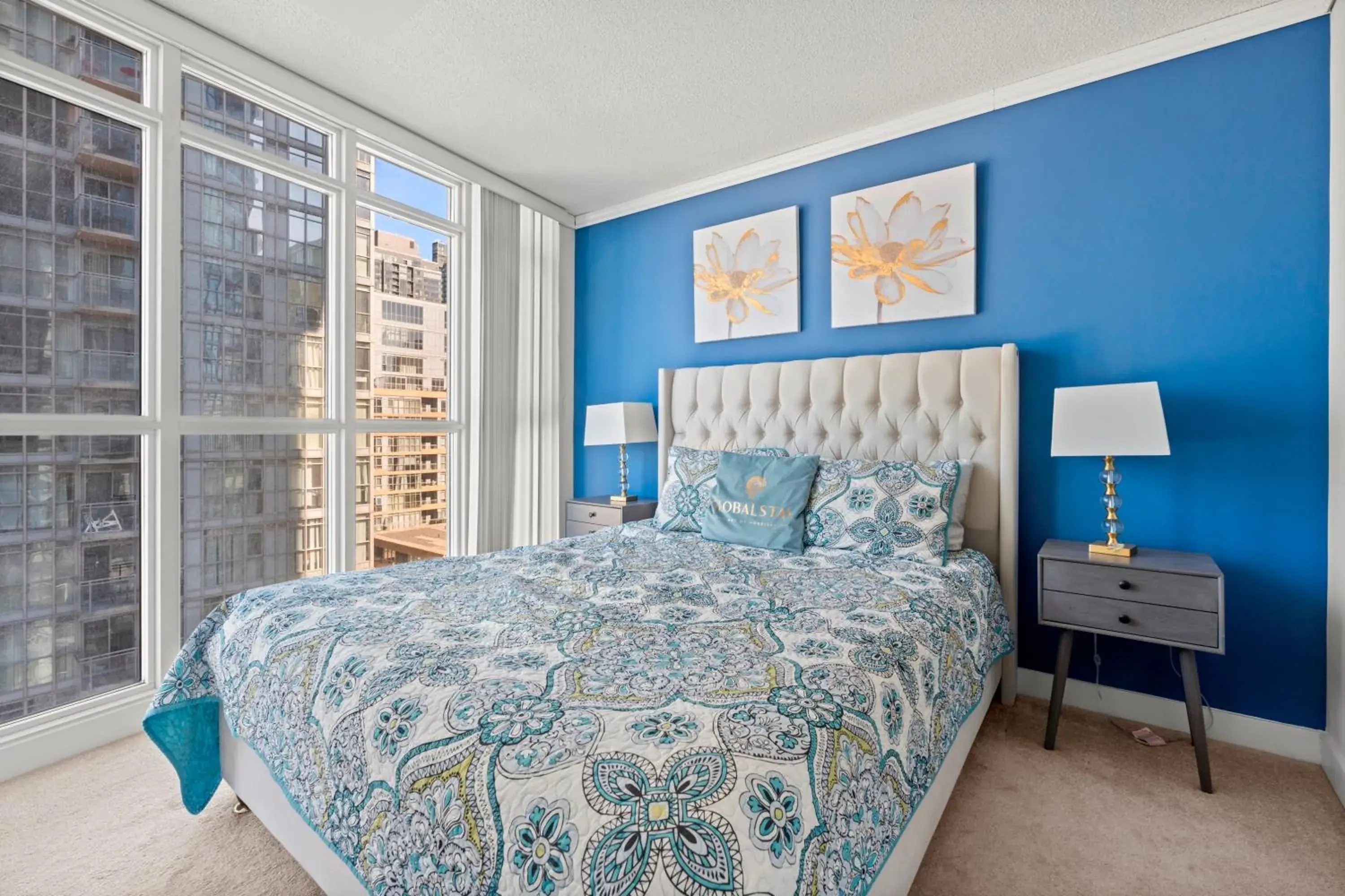 Bed in GLOBALSTAY Elegant Downtown Apartments Bed in GLOBALSTAY Elegant Downtown Apartments