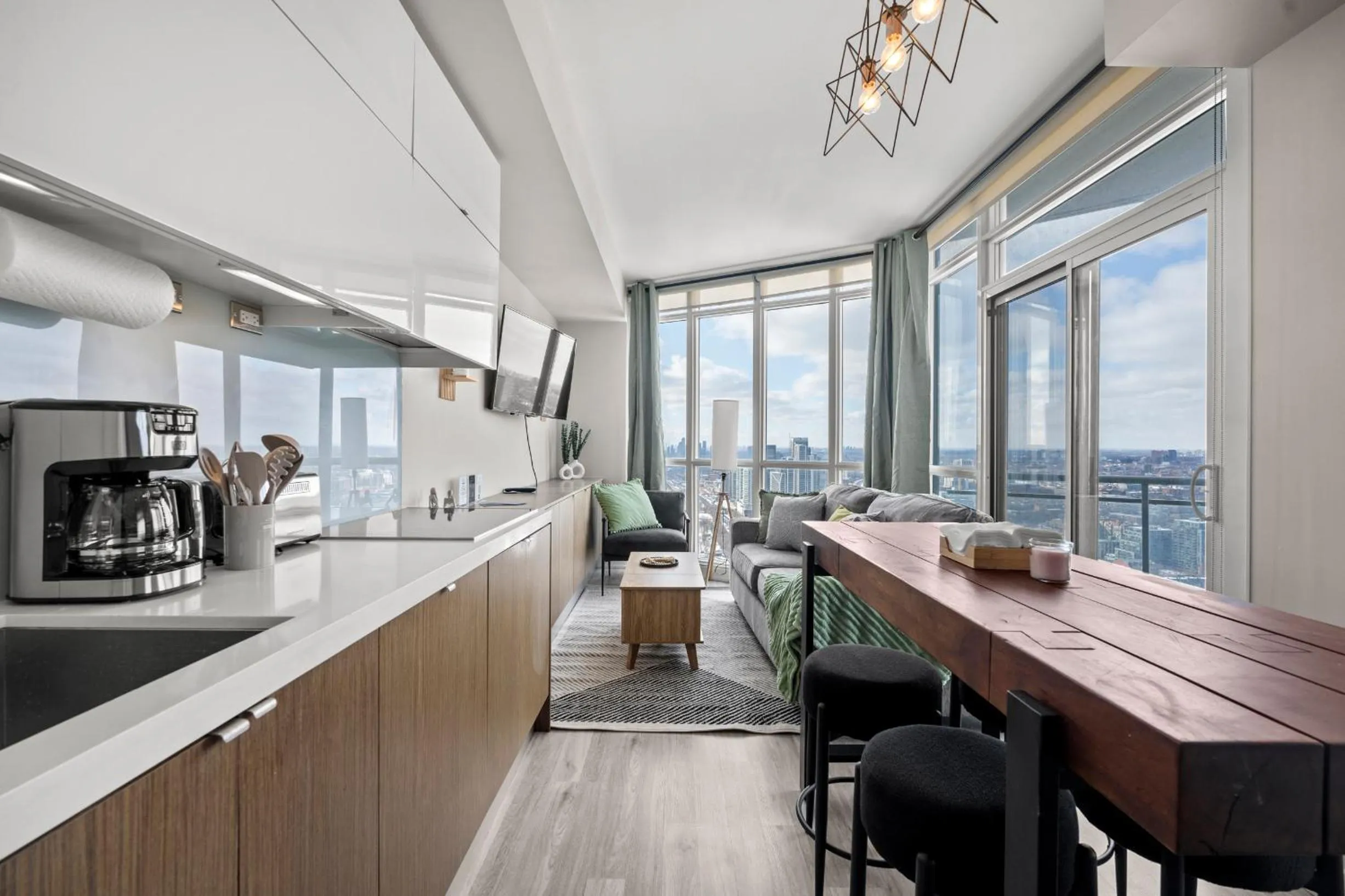 Dining area in GLOBALSTAY Elegant Downtown Apartments