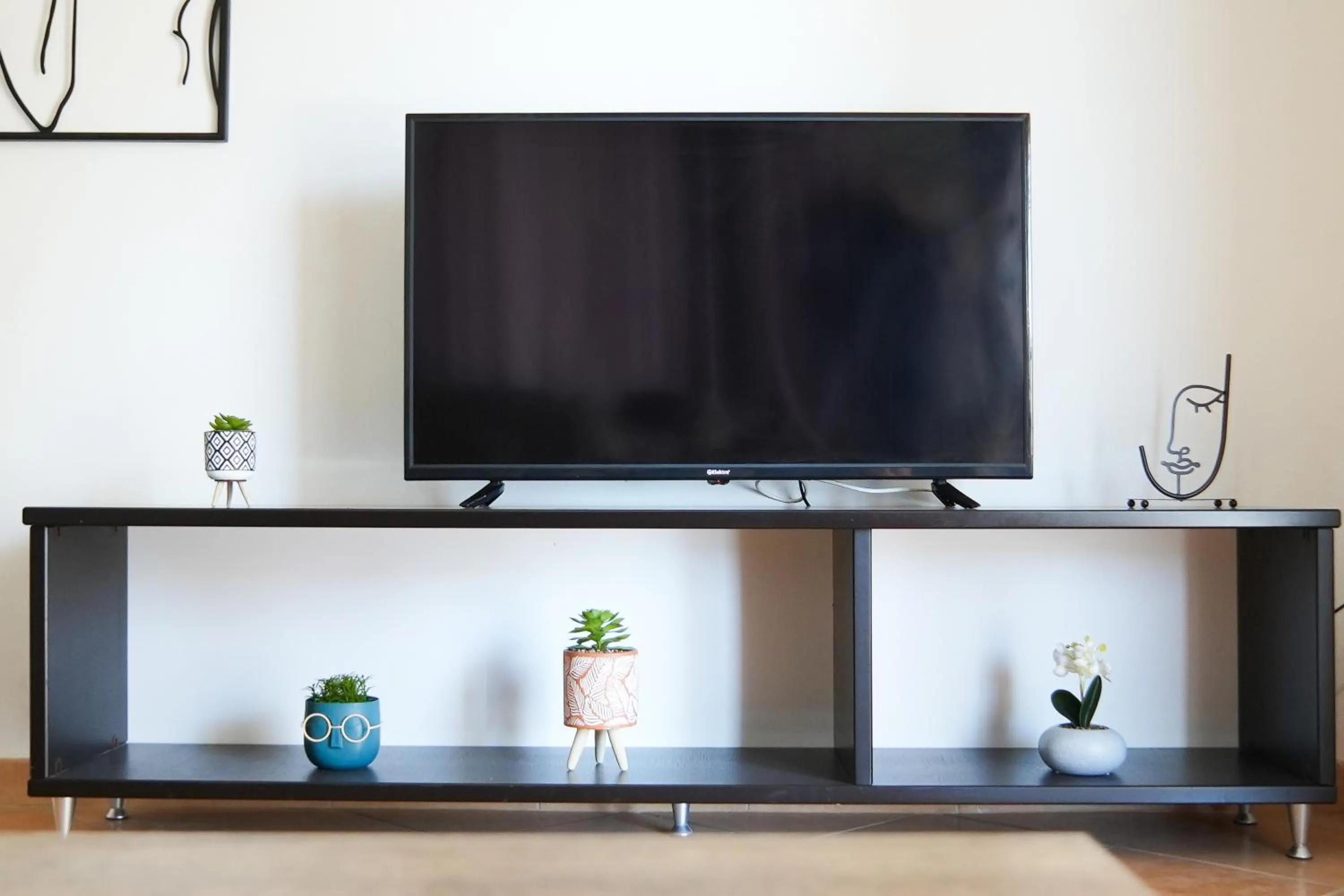 Communal lounge/ TV room in Saranda Waterside Apartments