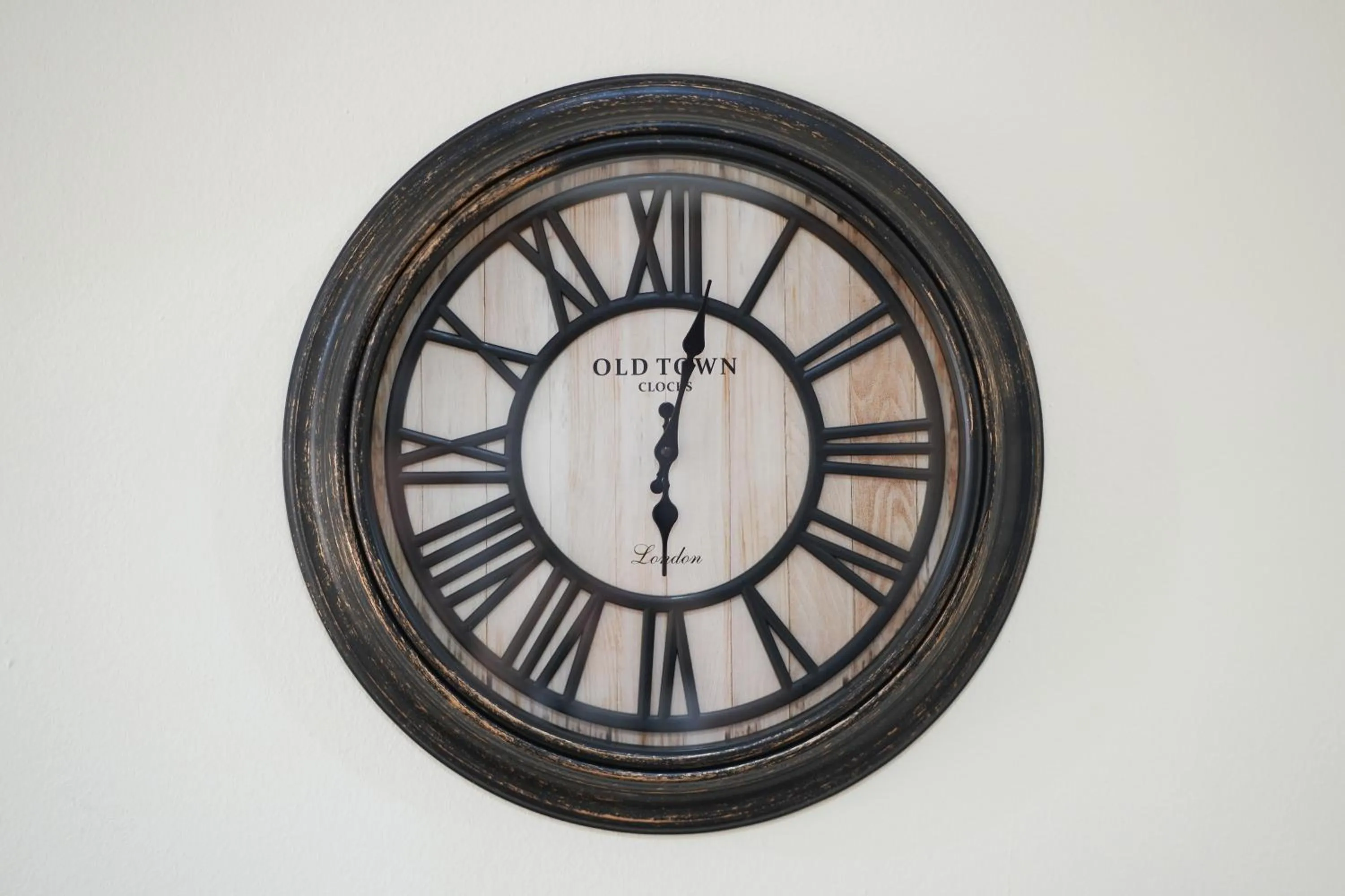 Decorative detail in Saranda Waterside Apartments