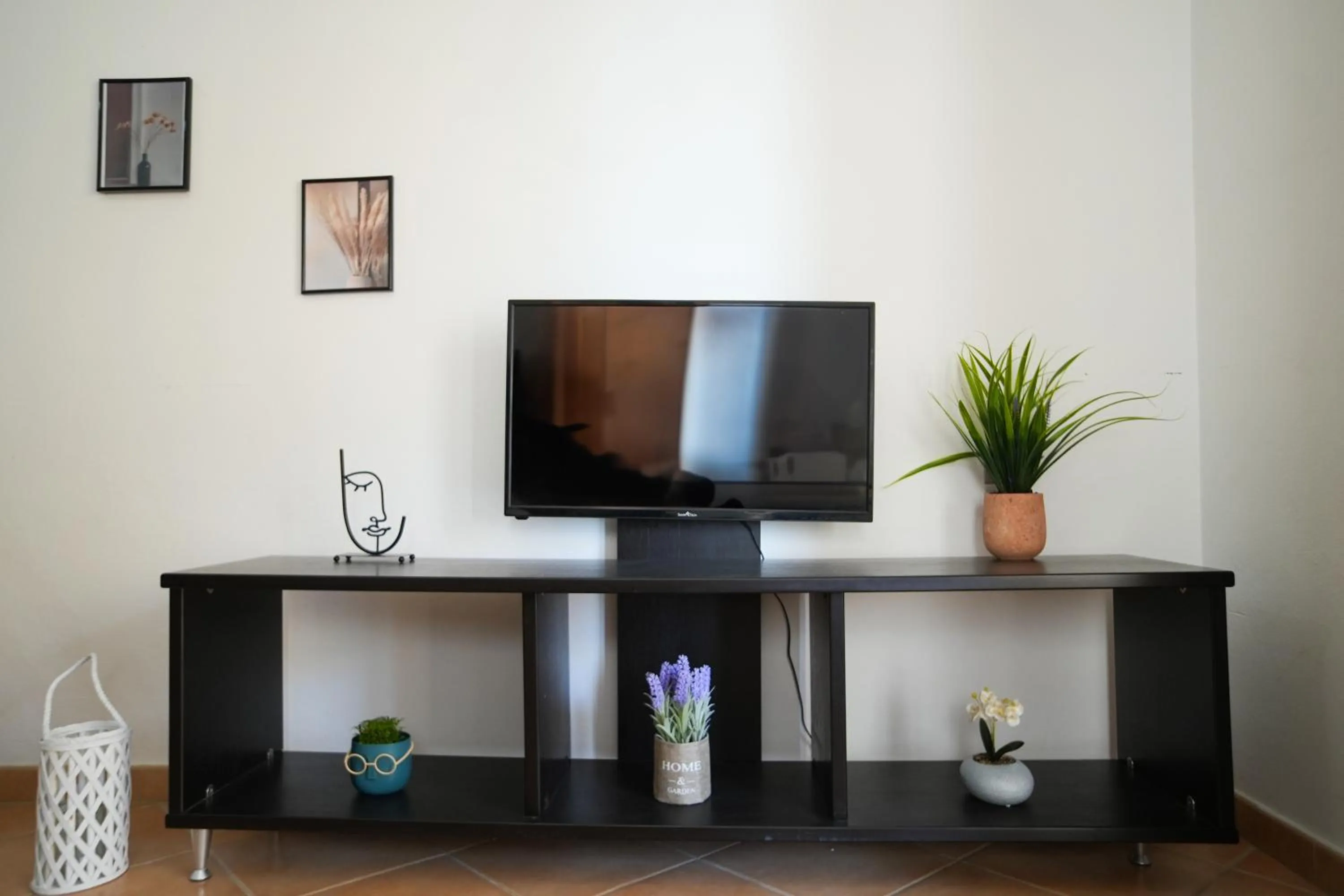 Communal lounge/ TV room in Saranda Waterside Apartments