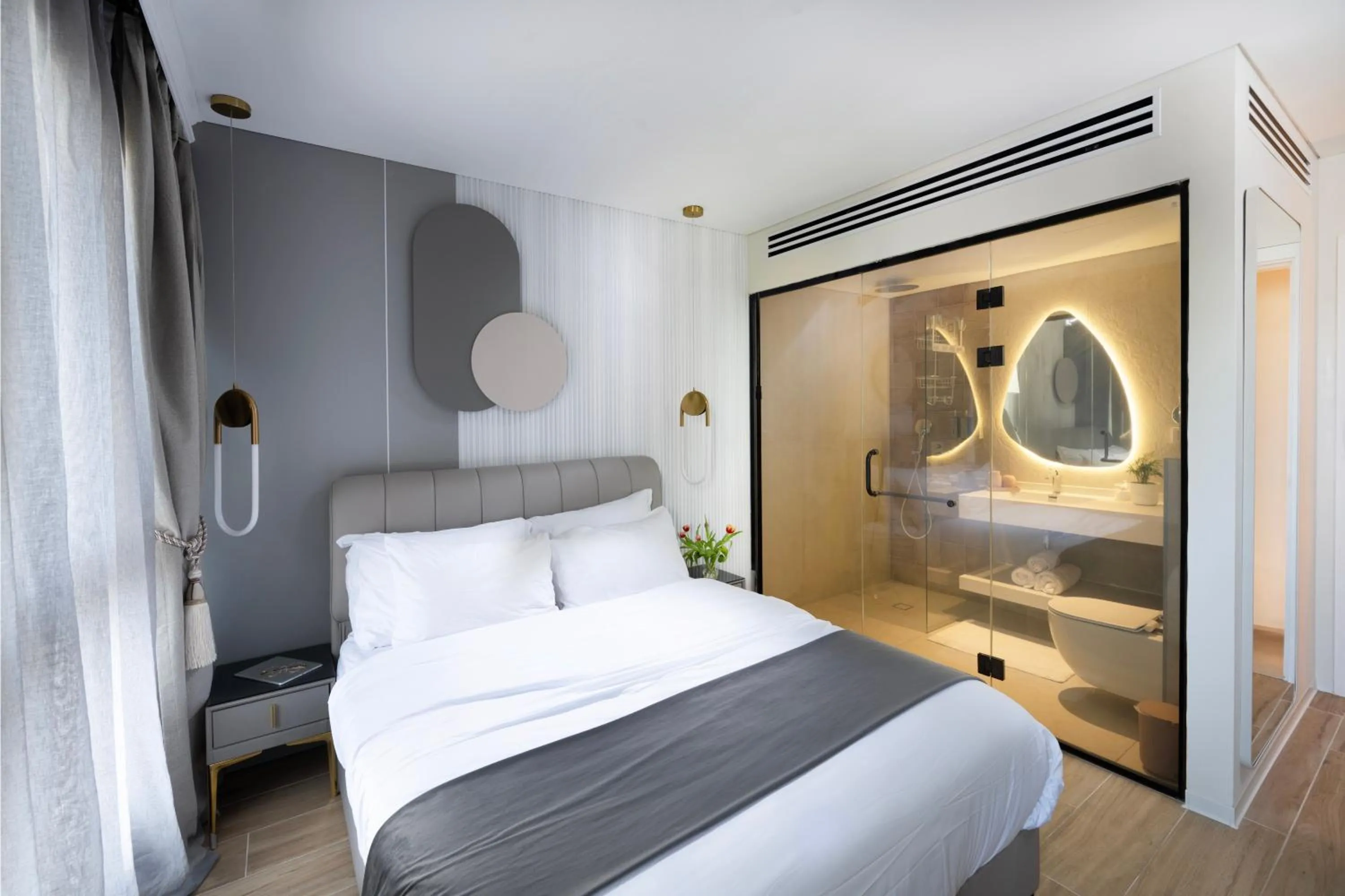 Photo of the whole room, Bed in Allenbeach TLV- apart Hotel- Adults only