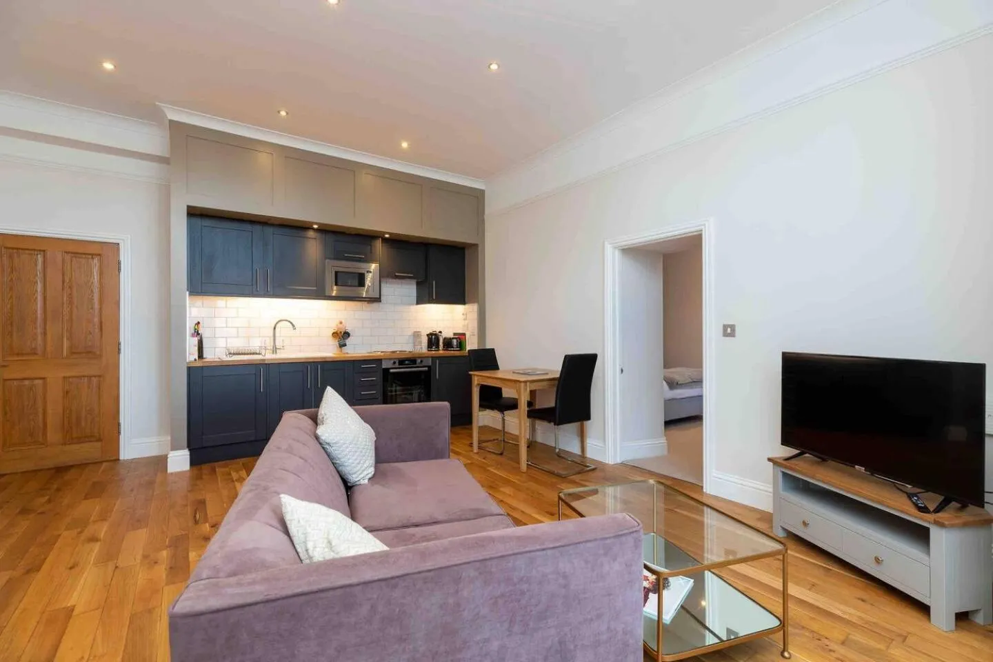 No4 The Warwick Apartment