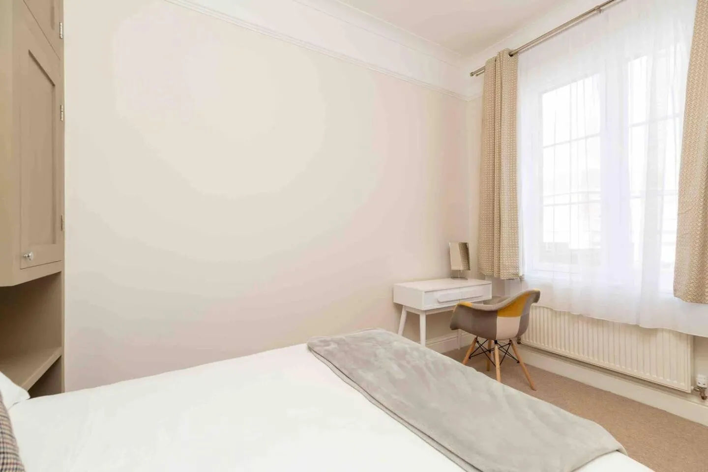 No4 The Warwick Apartment