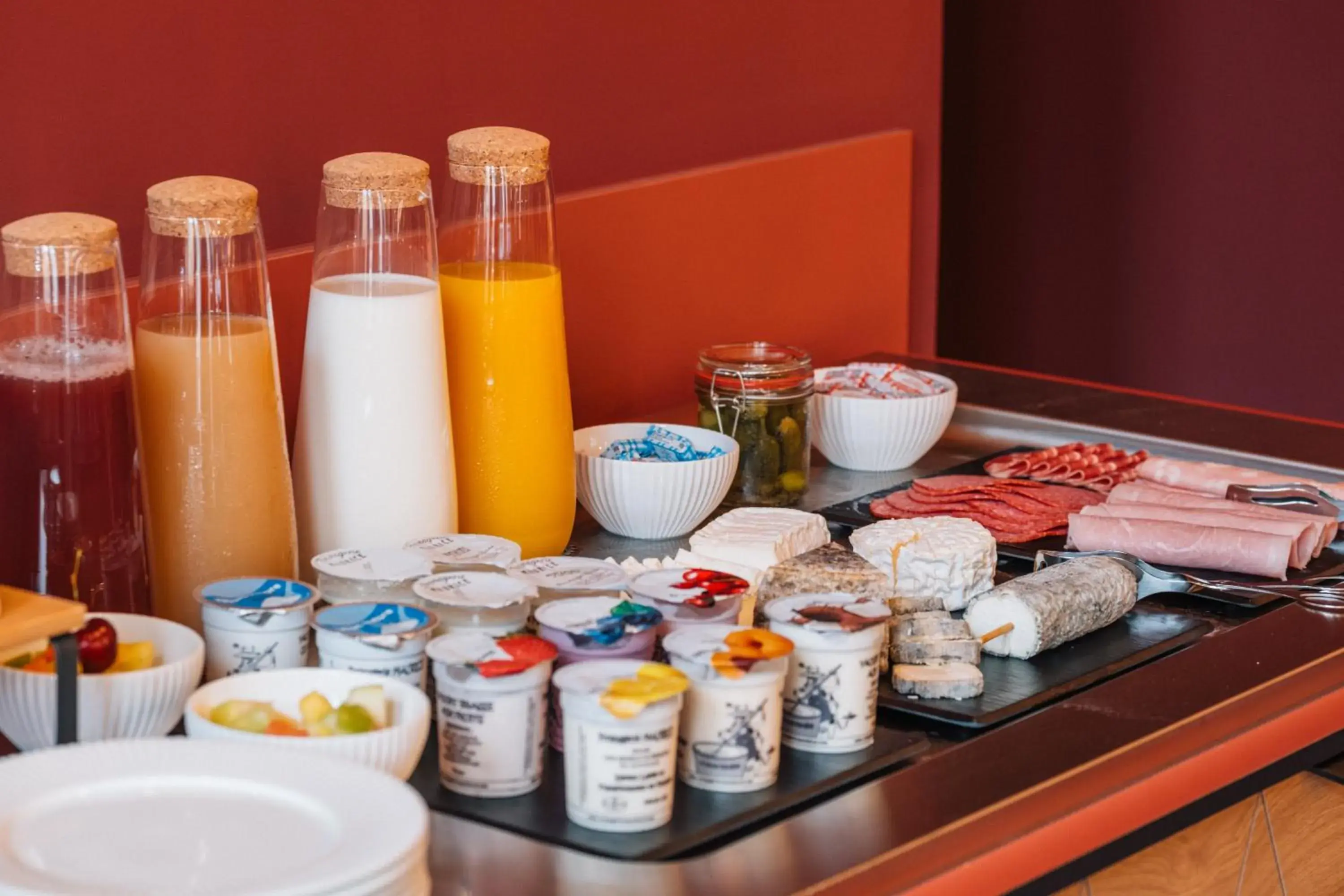 Buffet breakfast in La Maison Rabelais Buffet breakfast in La Maison Rabelais