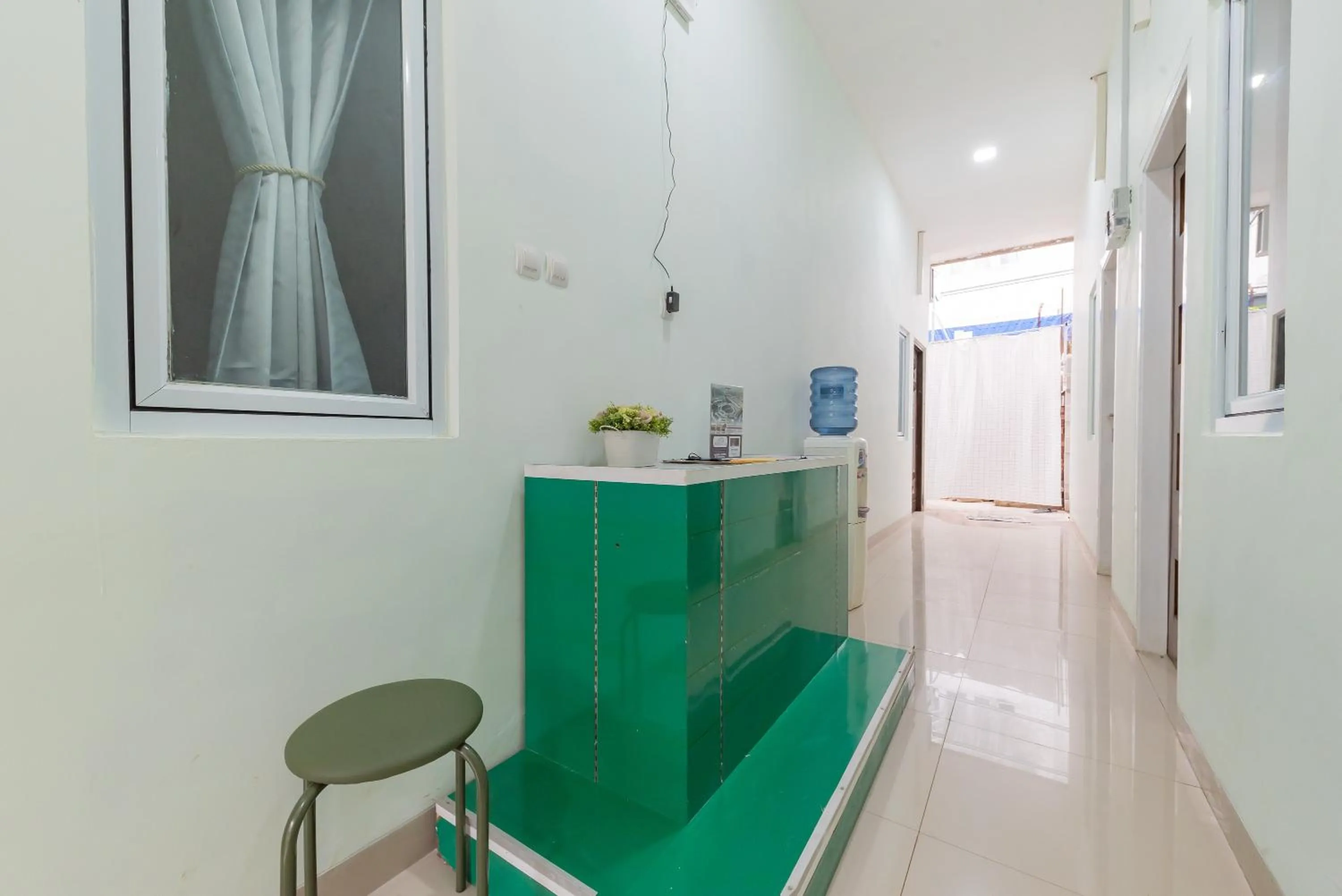 Lobby or reception in Urbanview Hotel Nakasya Burangrang