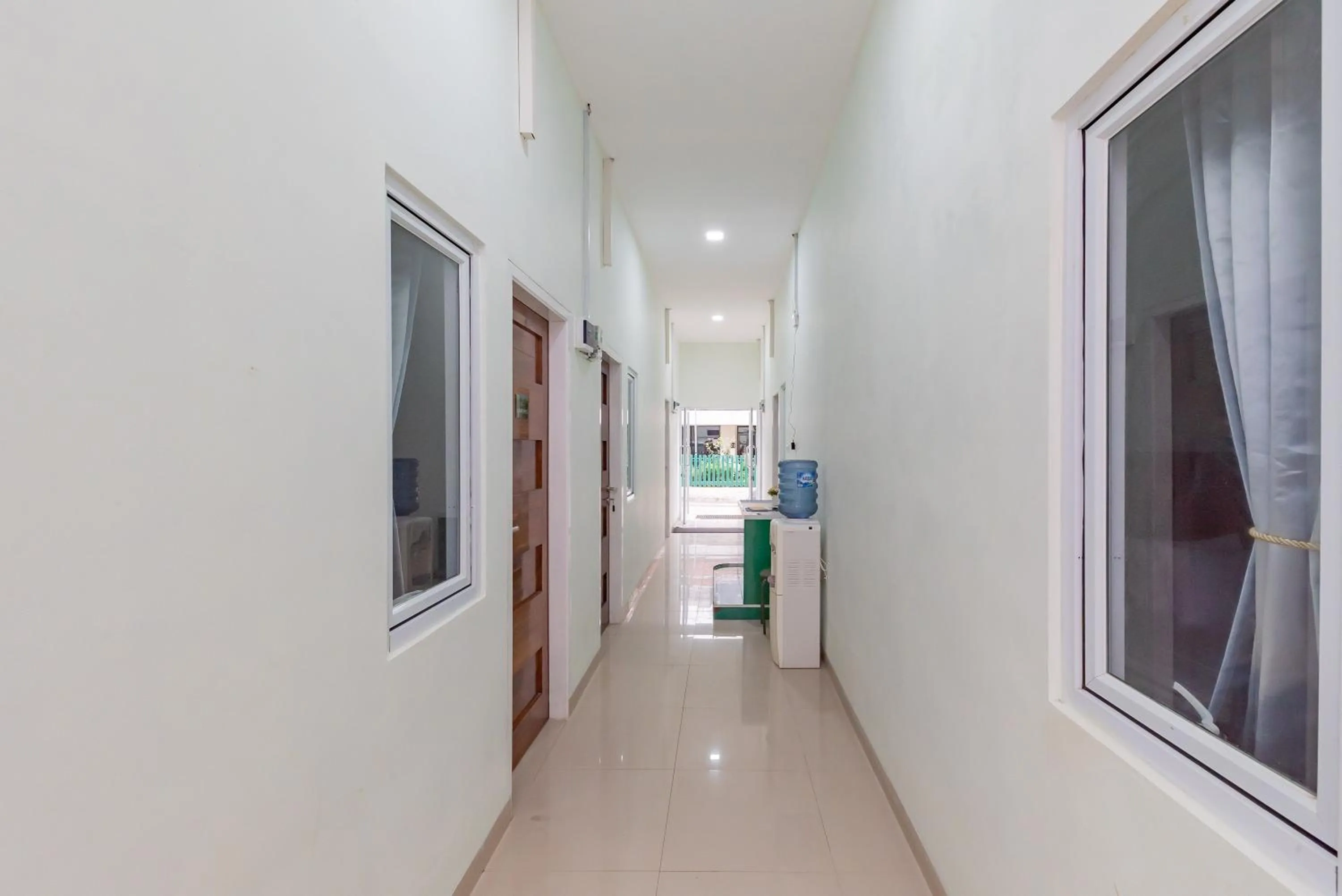 Property building in Urbanview Hotel Nakasya Burangrang