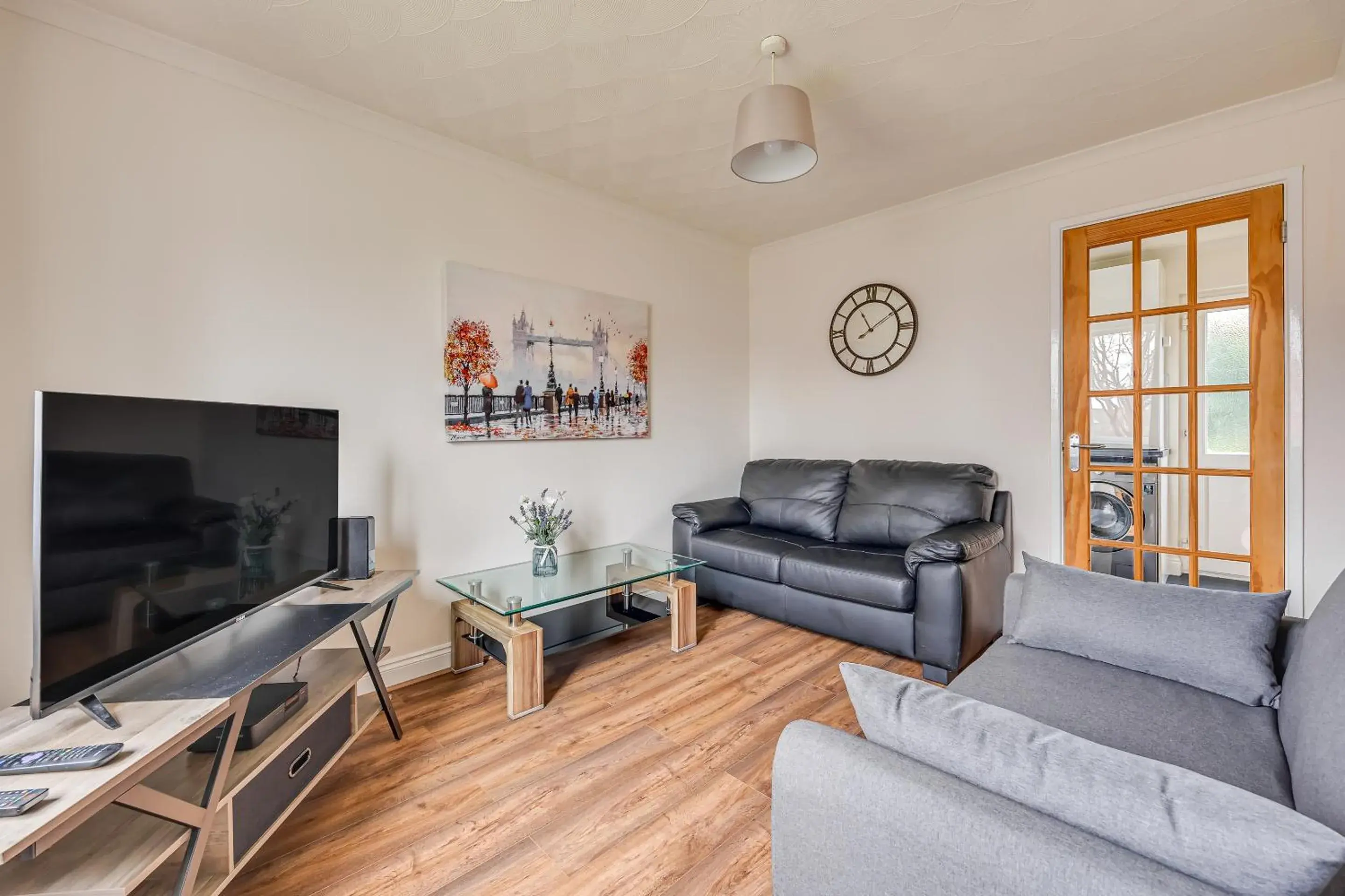 Immaculate Two Bedroom House with Parking Immaculate Two Bedroom House with Parking