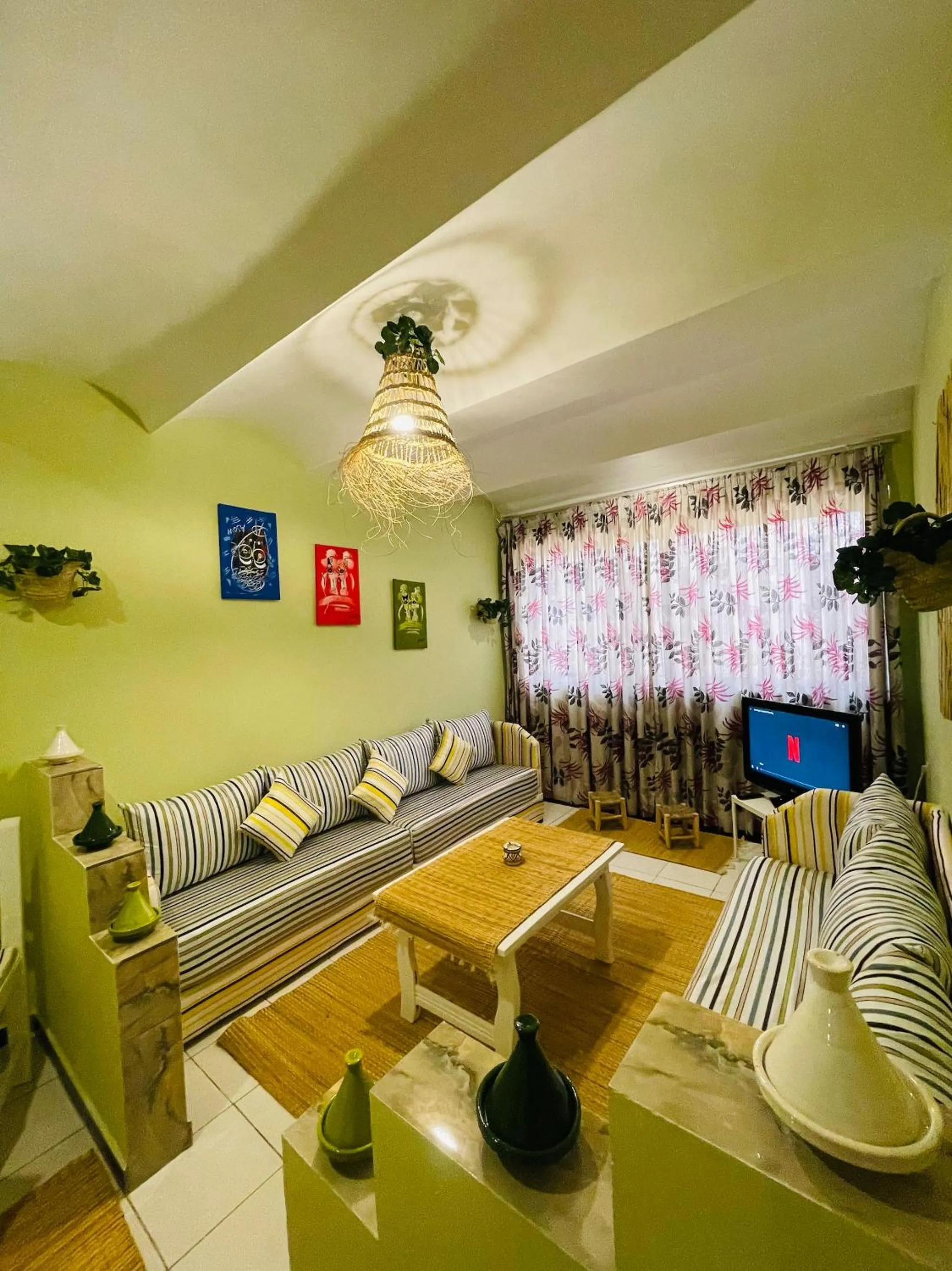 Charming Getaway in Casablanca Maroc, Cozy Home with Thoughtful Amenities