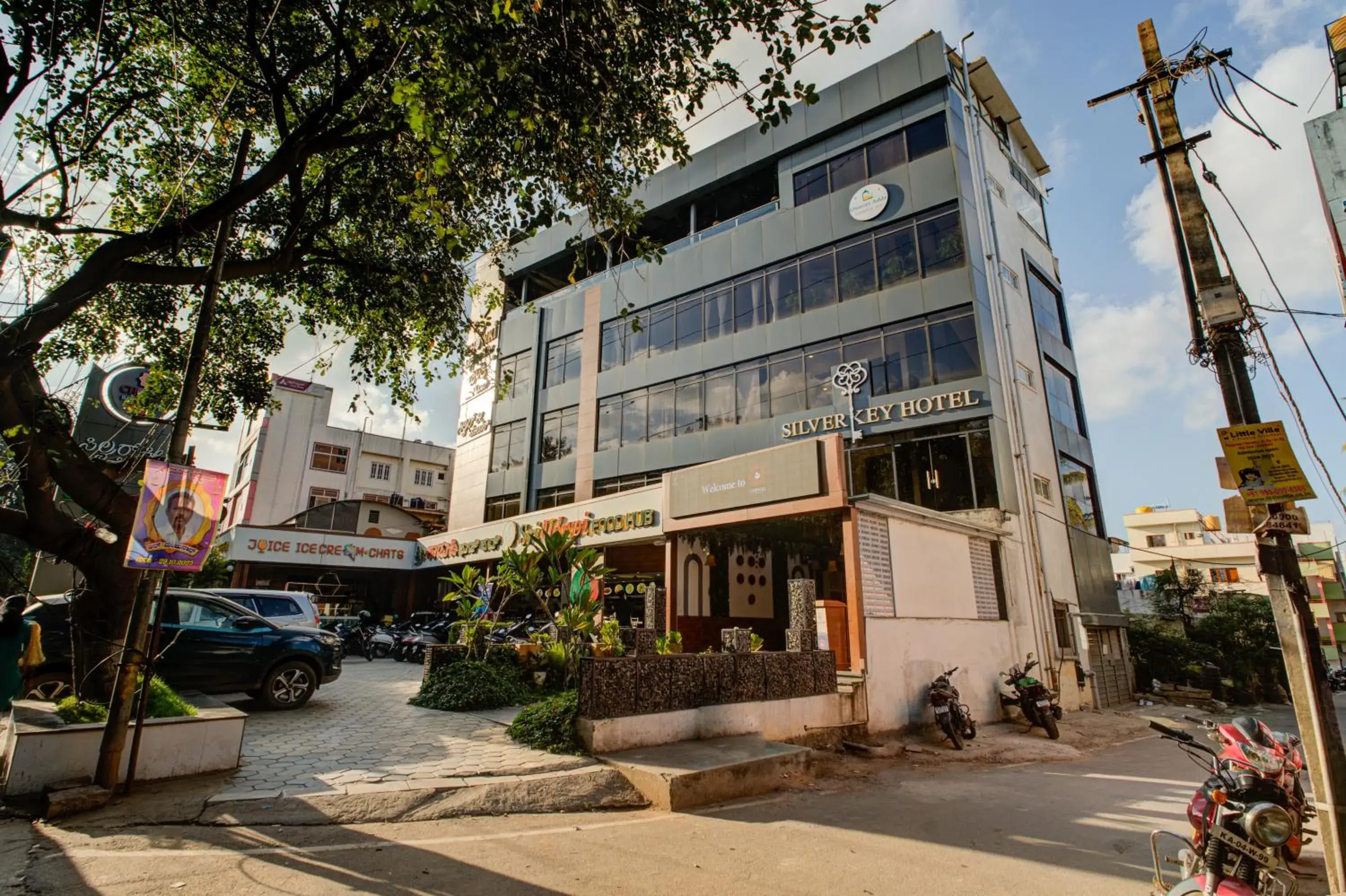 Property building in Silverkey Hotel Yelahanka Property building in Silverkey Hotel Yelahanka