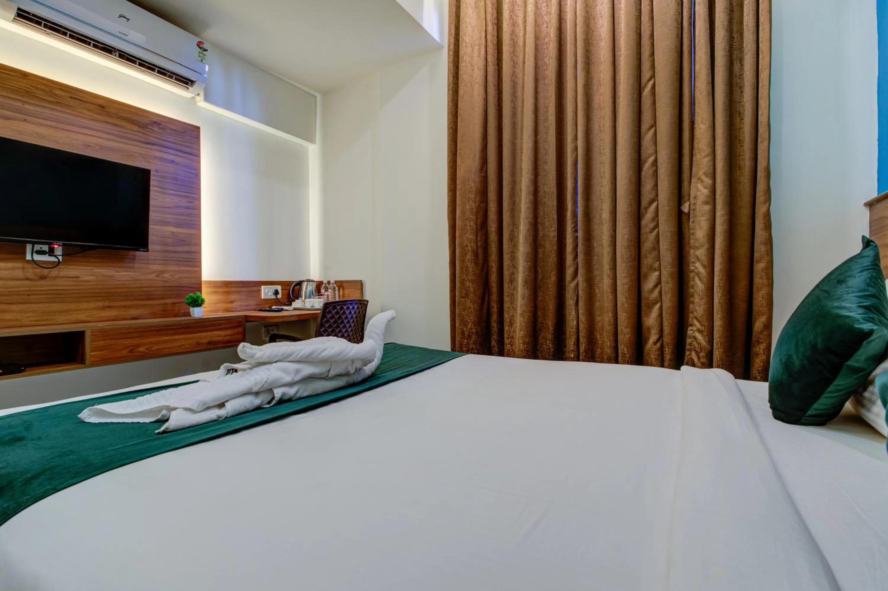 Bed in Silverkey Hotel Yelahanka