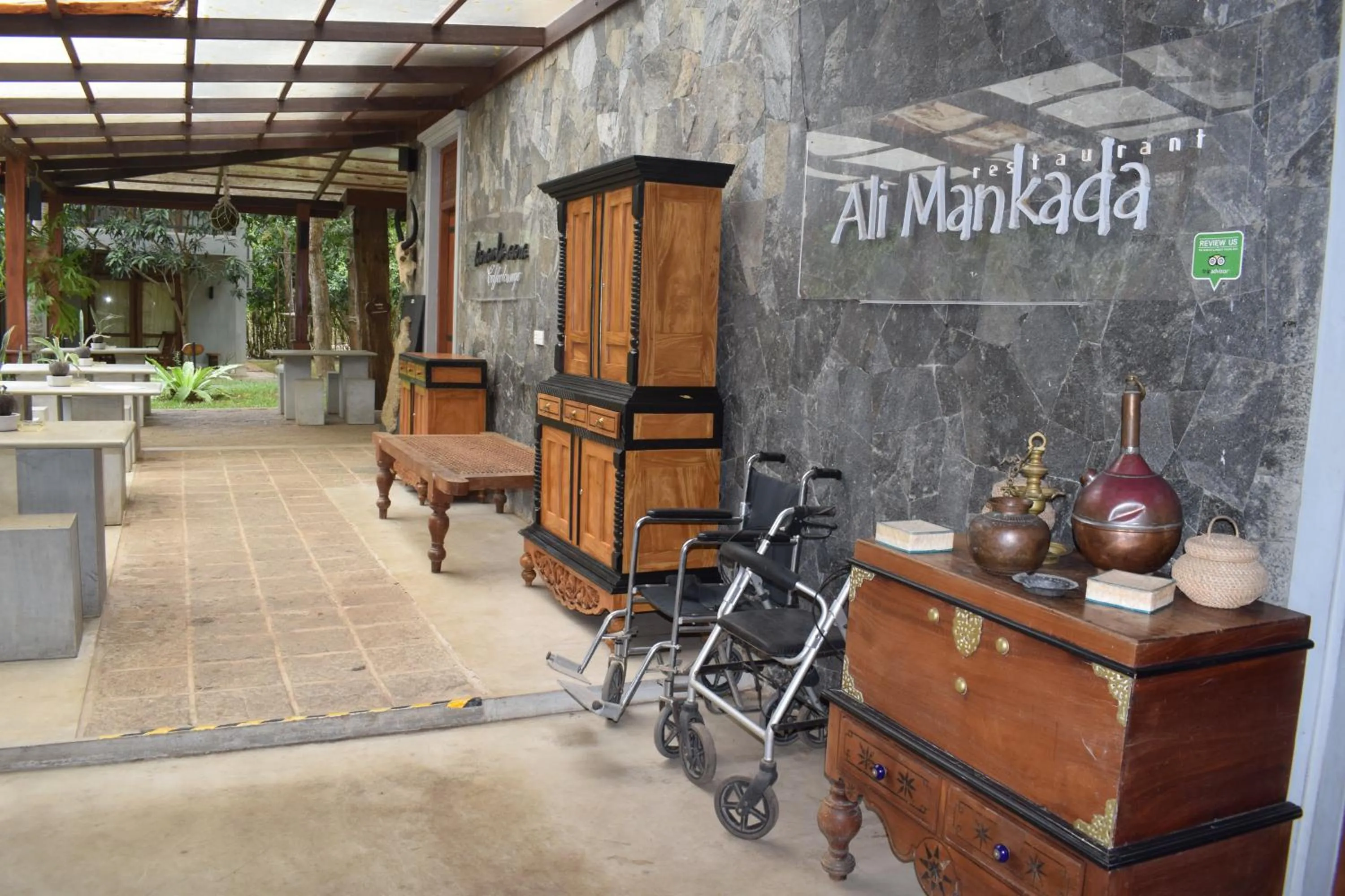 Restaurant/places to eat in Nil Diya Mankada Safari Lodge