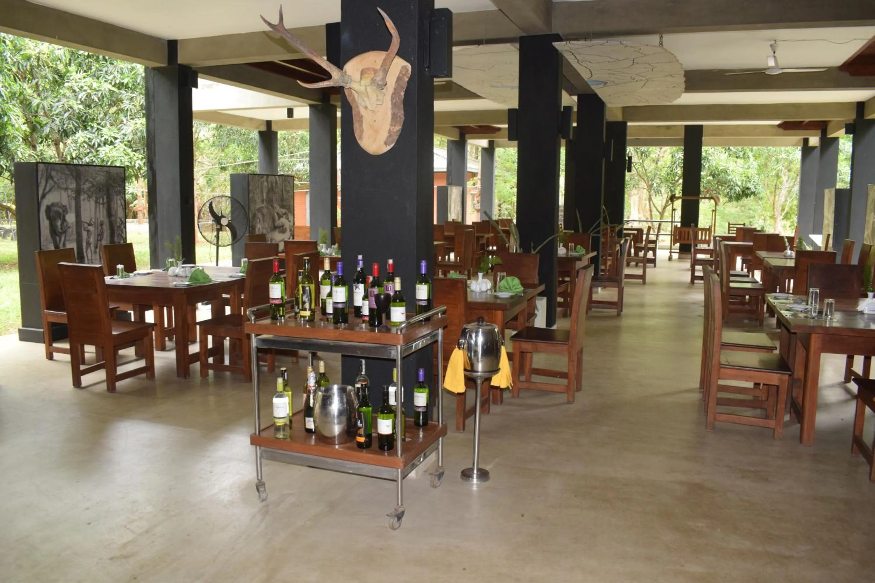 Restaurant/places to eat in Nil Diya Mankada Safari Lodge