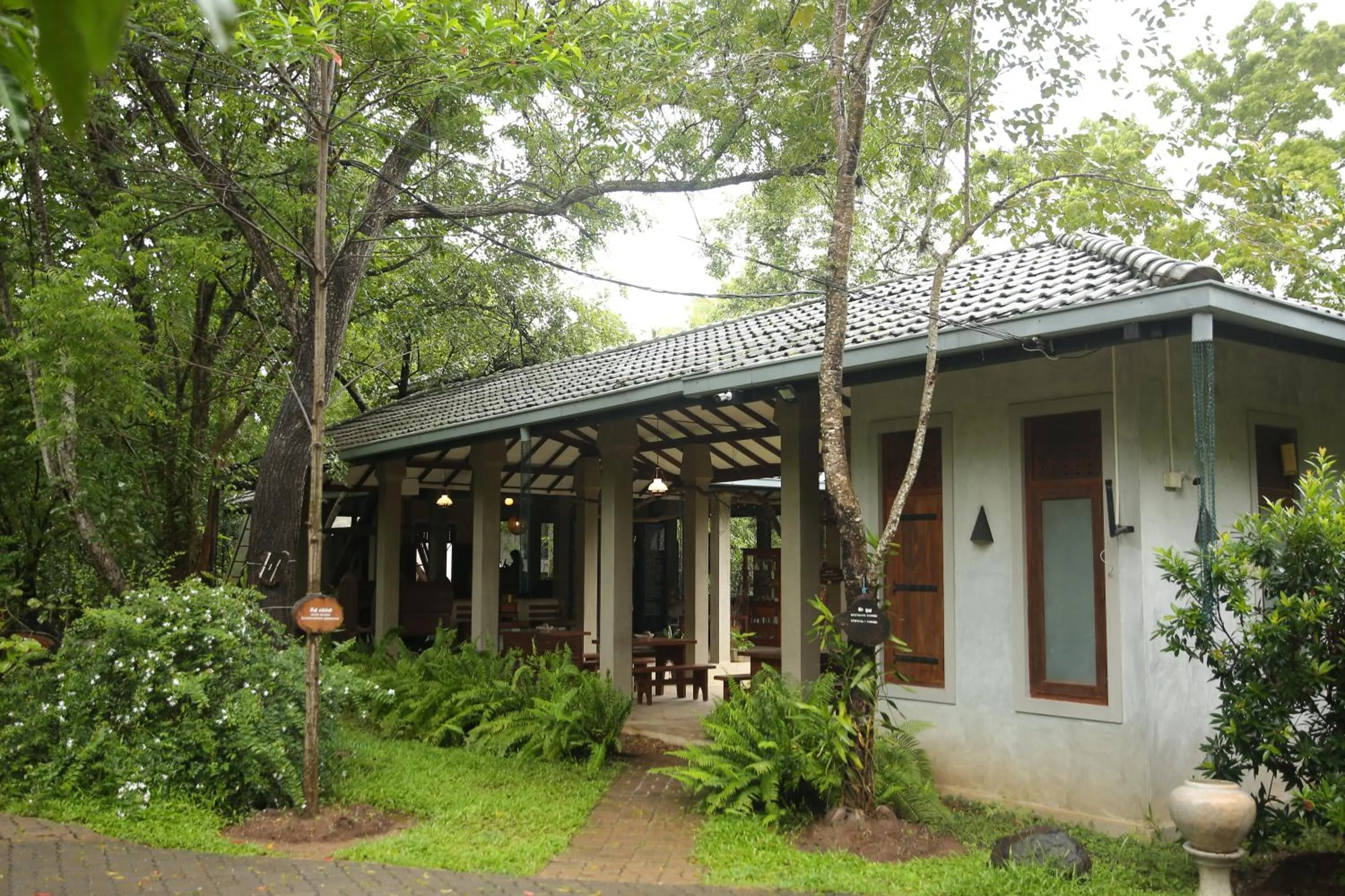 Nil Diya Mankada Safari Lodge