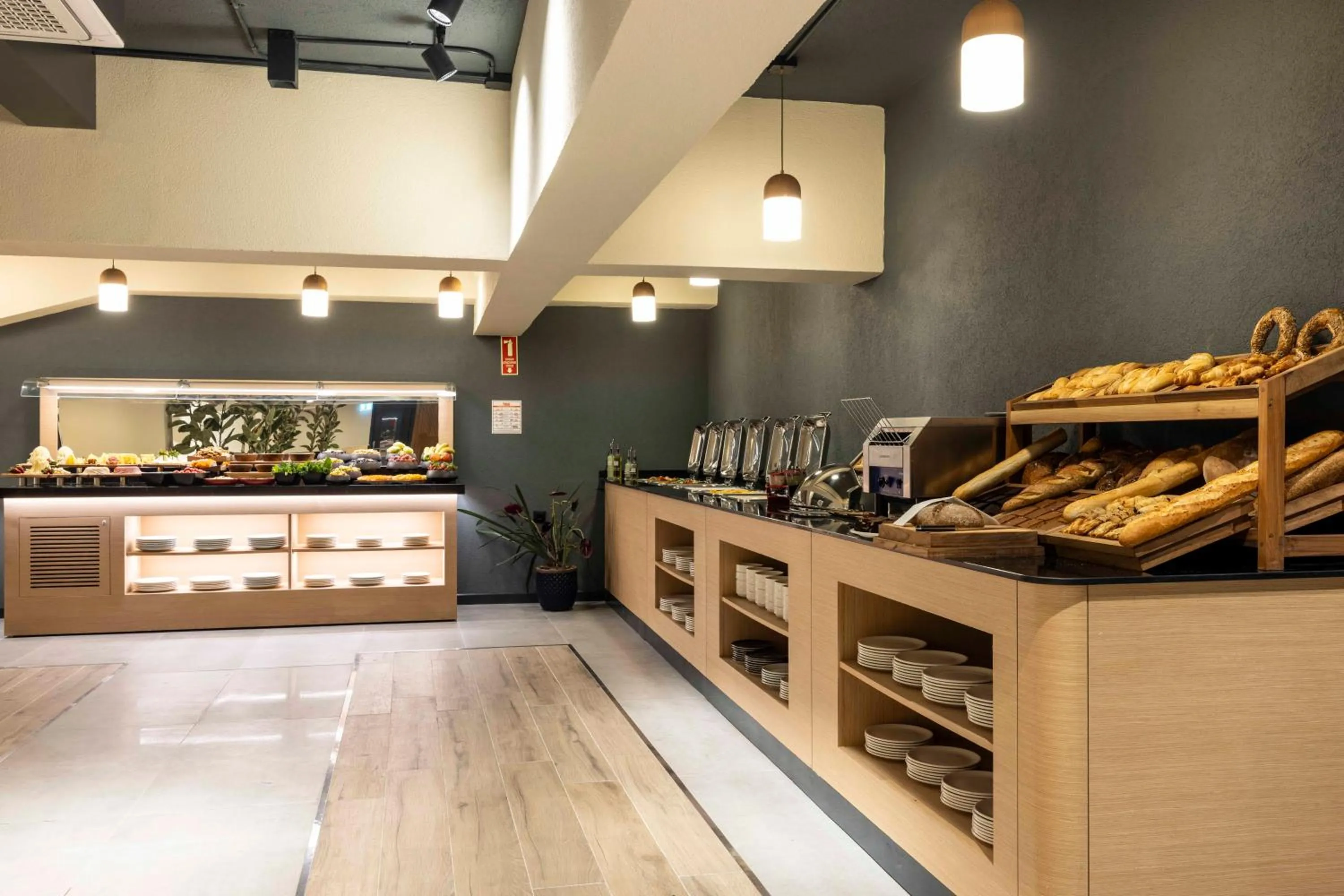 Restaurant/places to eat in ibis Istanbul Sisli