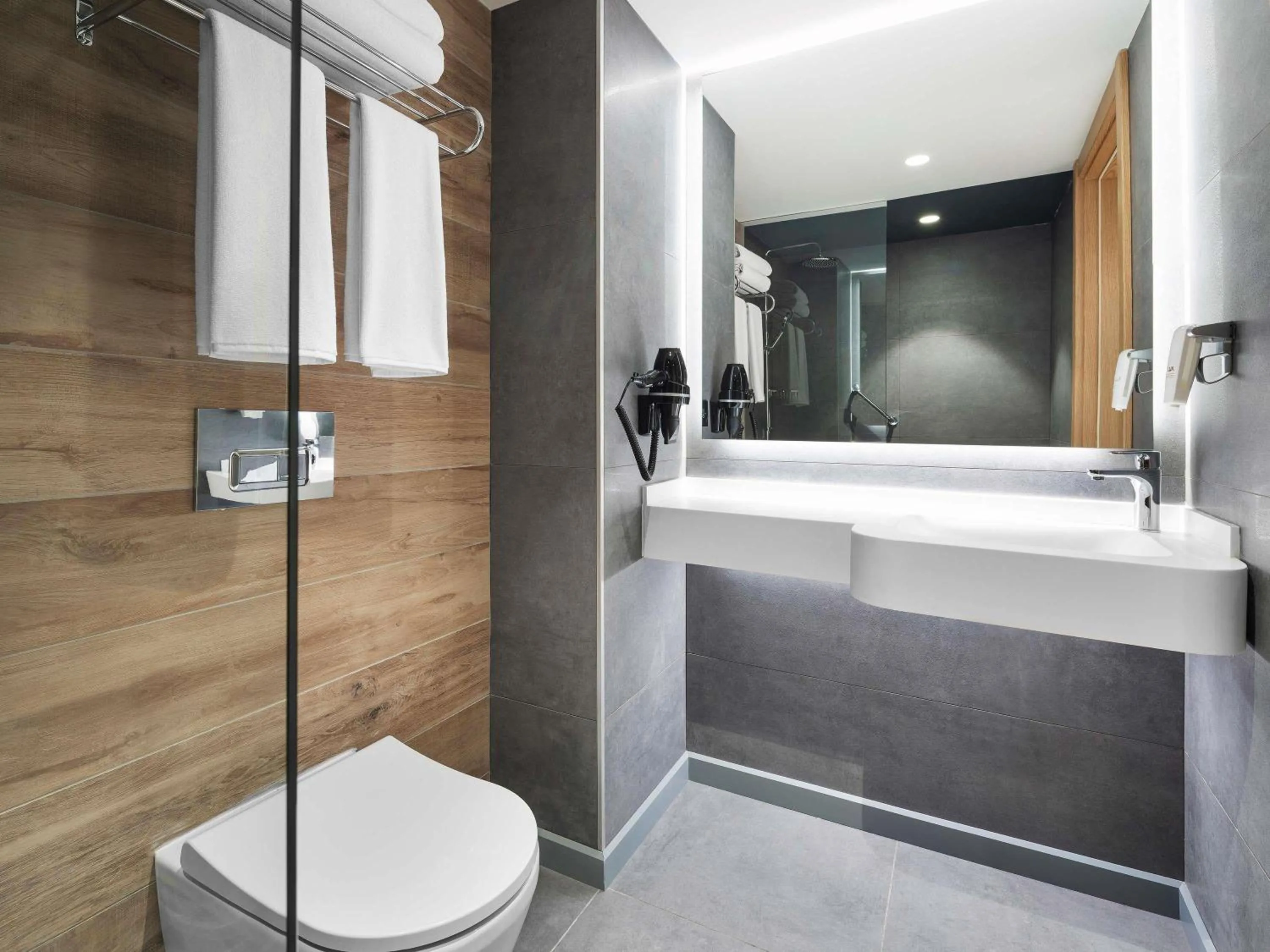 Bedroom in ibis Istanbul Sisli