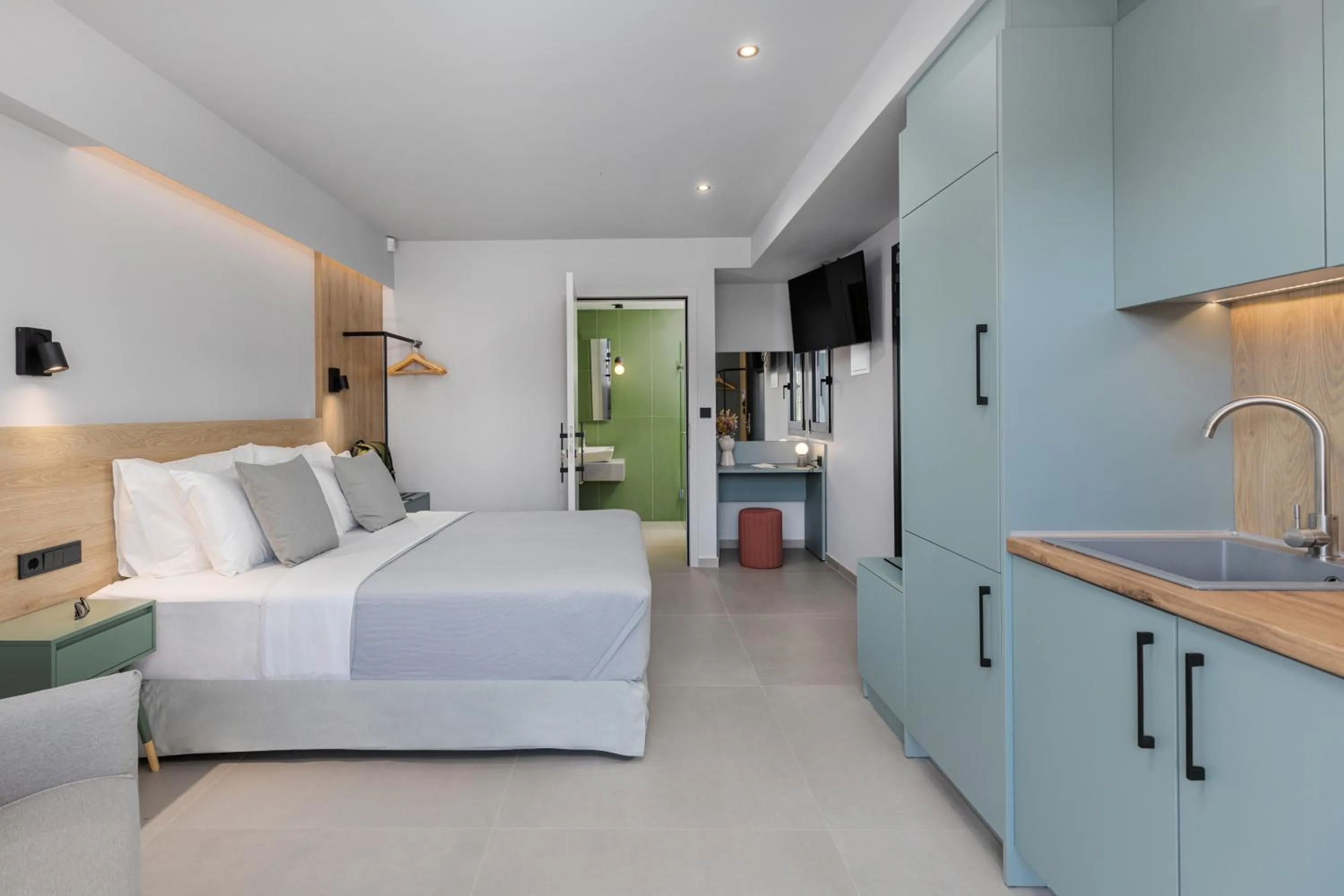 Photo of the whole room, Bed in The 8 Suites