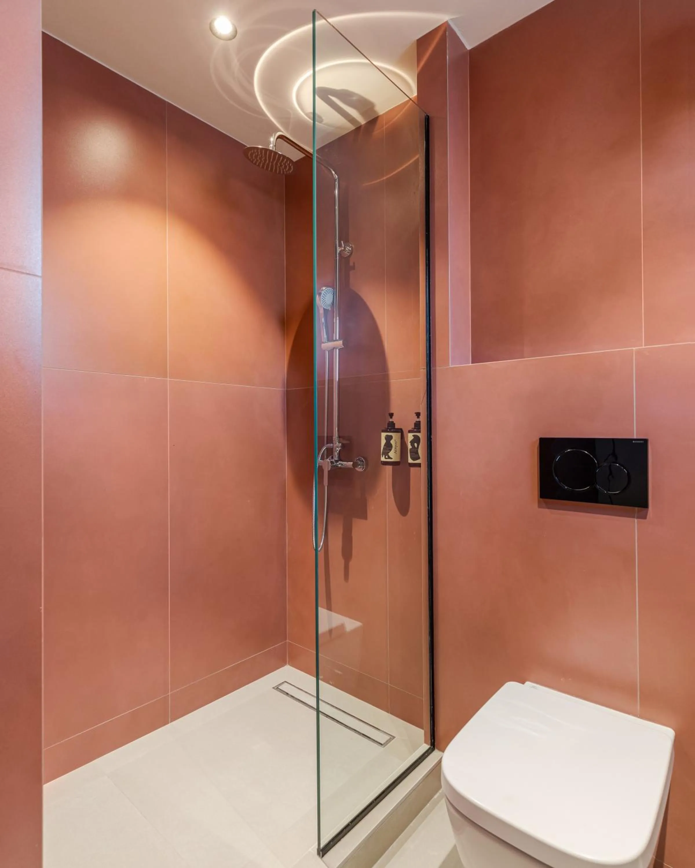 Shower in The 8 Suites