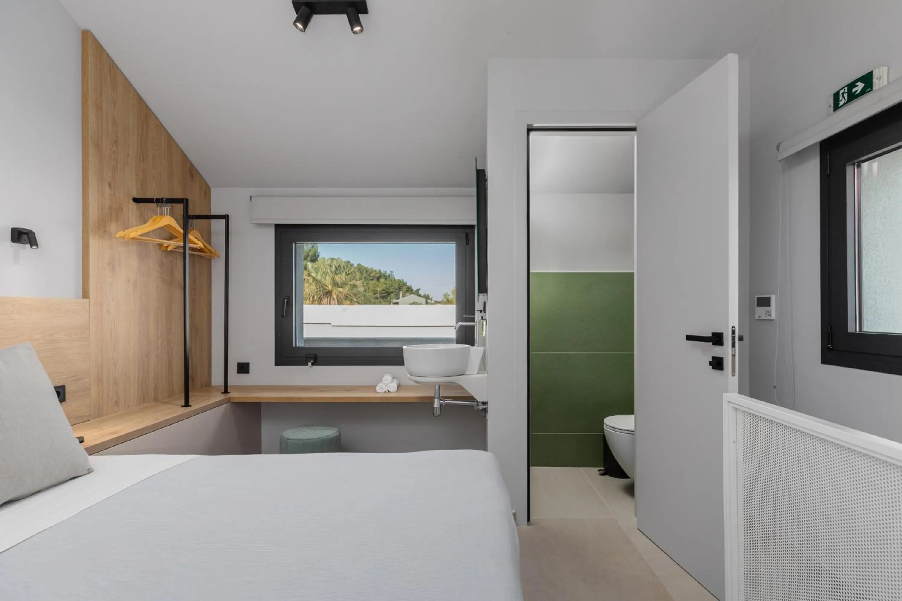 Photo of the whole room, Bed in The 8 Suites