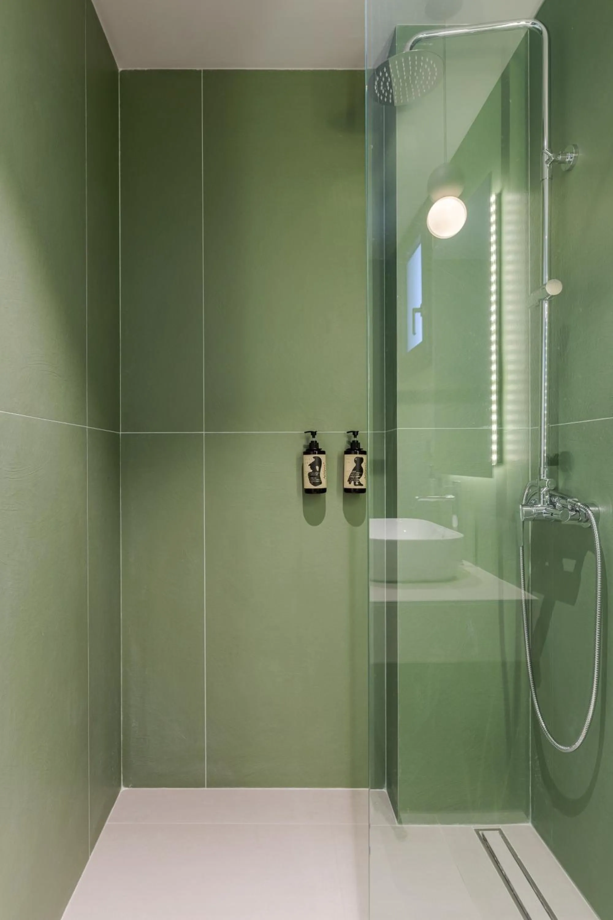 Shower in The 8 Suites