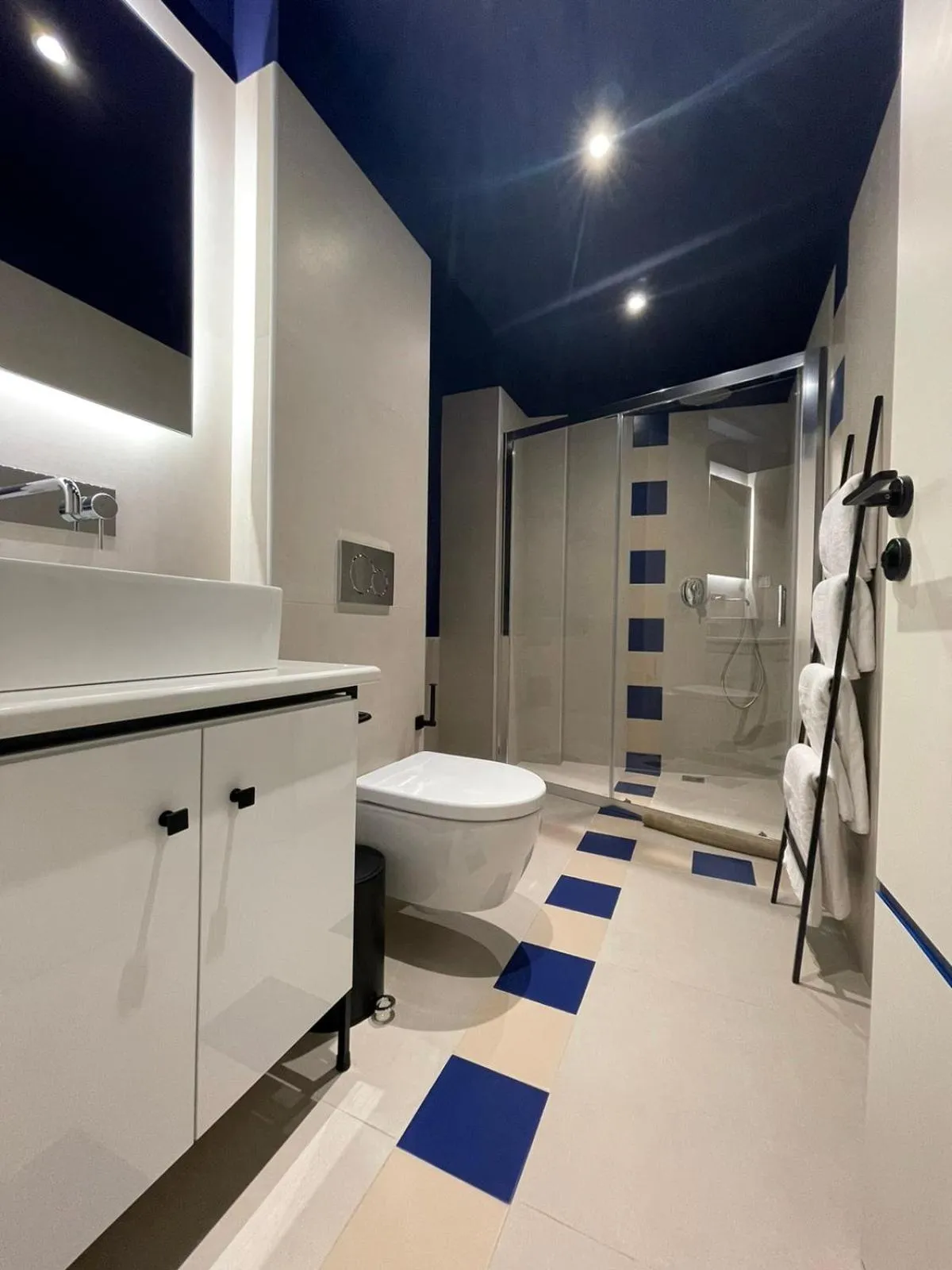 Shower in Living Yard Thissio