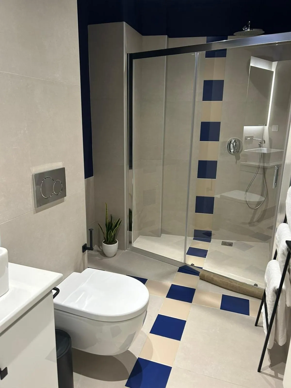 Shower in Living Yard Thissio