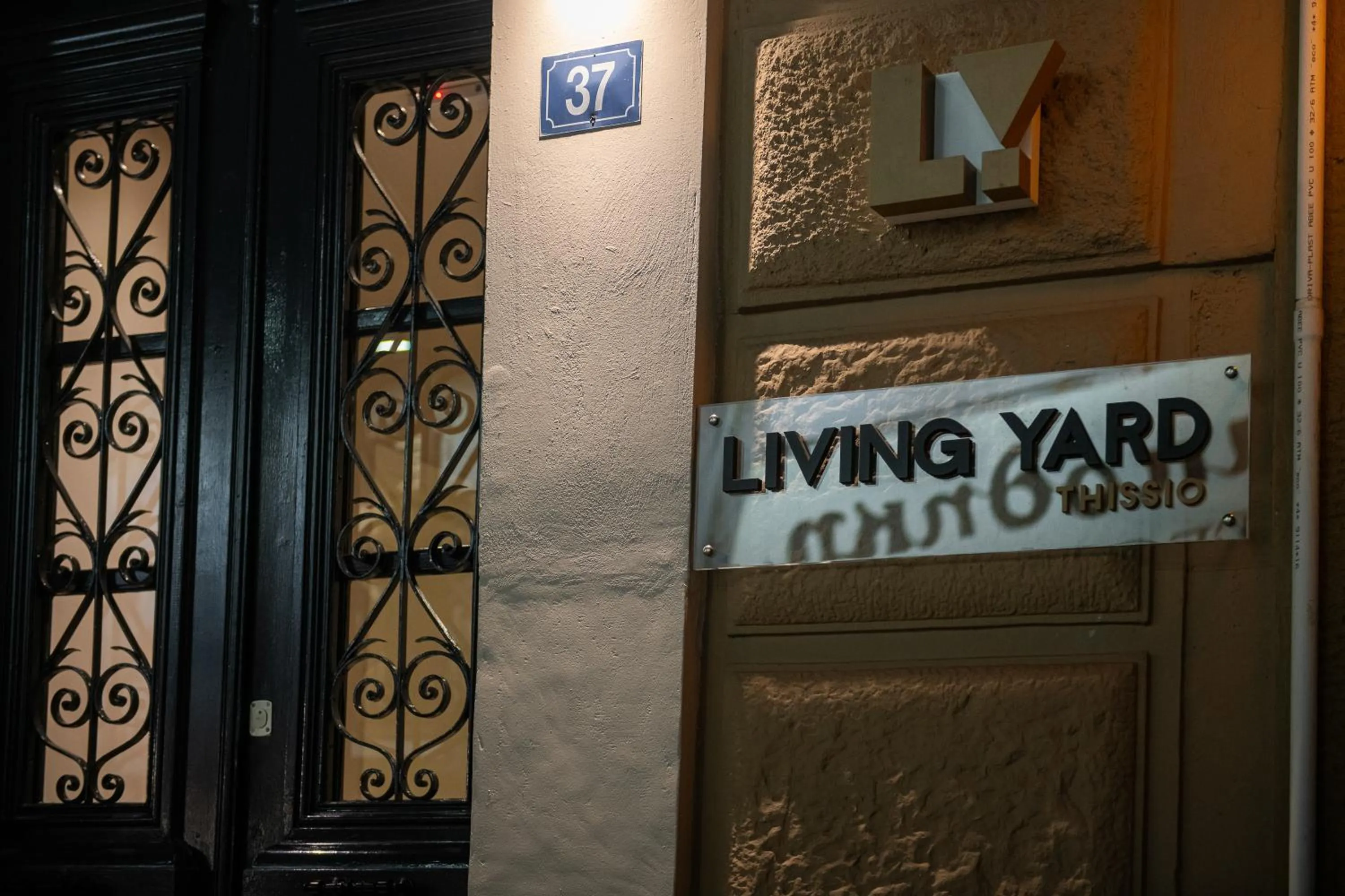 Property logo or sign in Living Yard Thissio