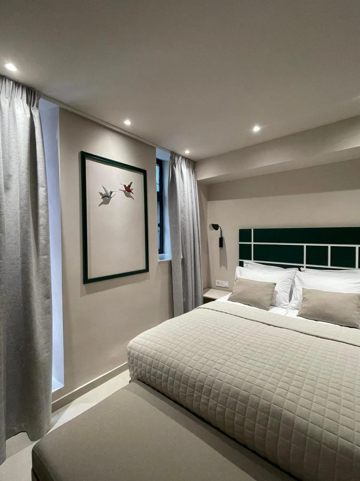 Bed in Living Yard Thissio