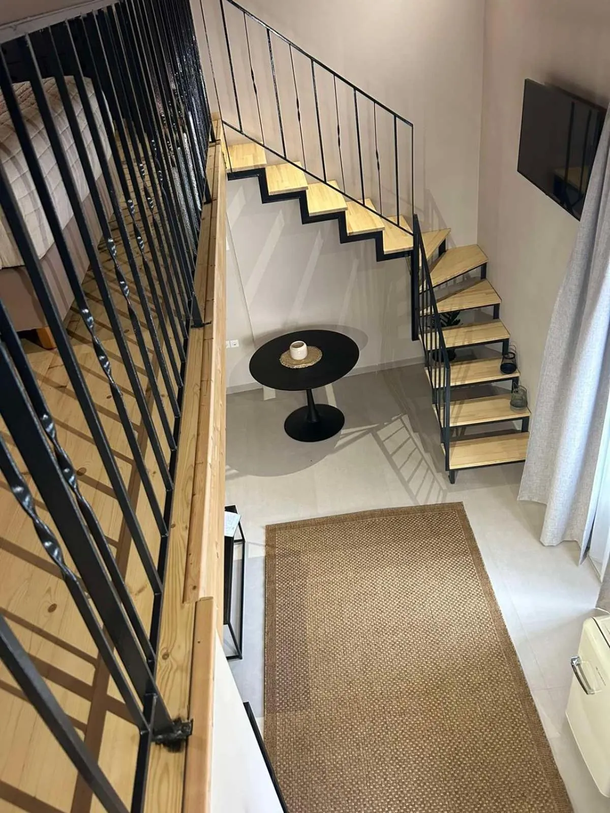 Photo of the whole room in Living Yard Thissio