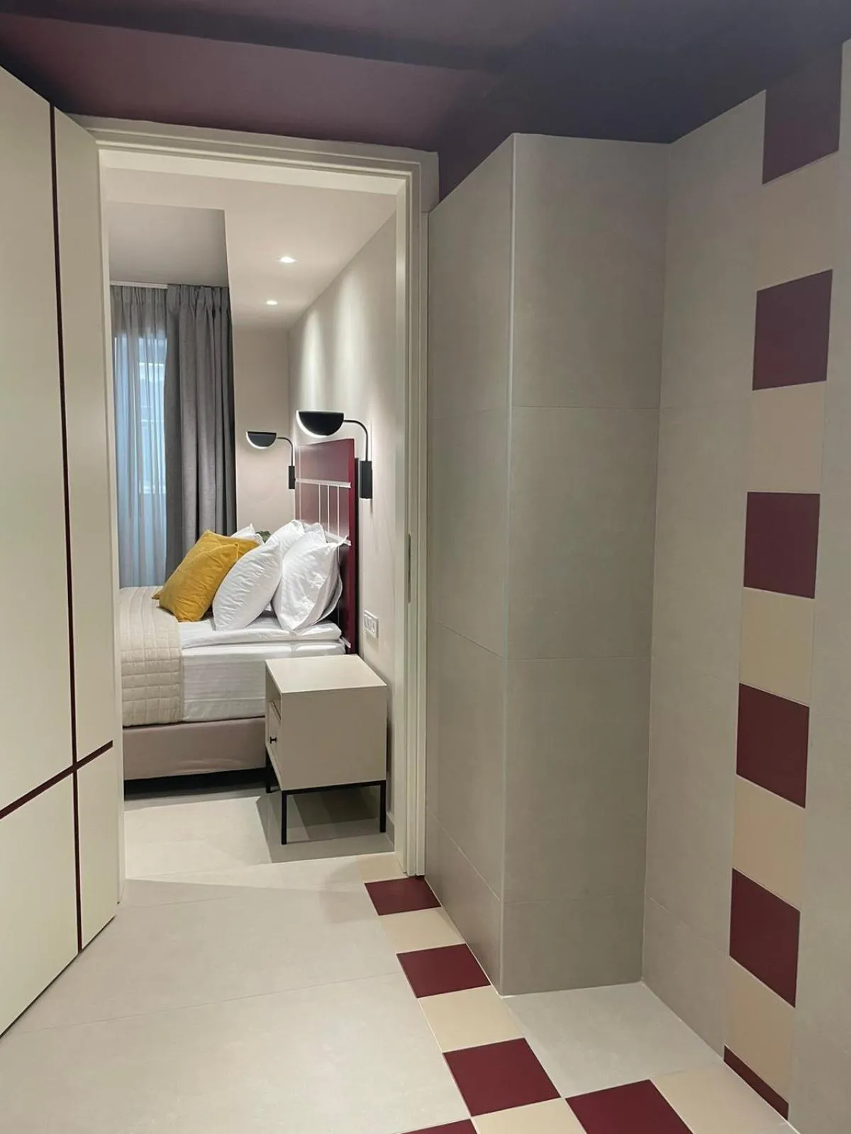 Bed in Living Yard Thissio